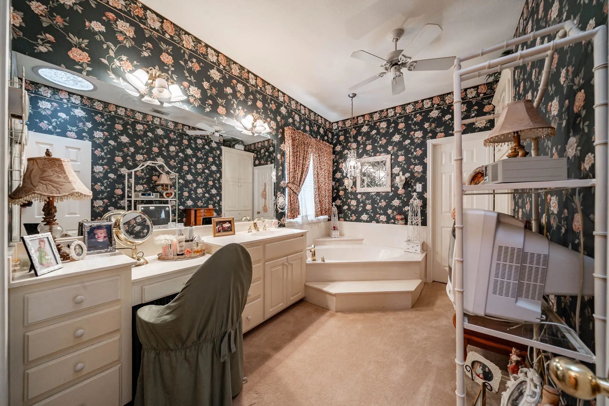 Single Family Residence For Sale in Jones County , 7170 Fm 142, Stamford, Texas 79553, 3 Bedroom, 4 Bathroom, 3 Garage spaces, 4,252 Sqft, built in 1997, mls#21386487, Real Estate Agent in Stamford, Homes For Sale in Jones county, Homes For Sale in Stamford, Realtor in Stamford Texas, Real Estate Brokerage Independent Realty Texas, Luminita Cordes Realtor