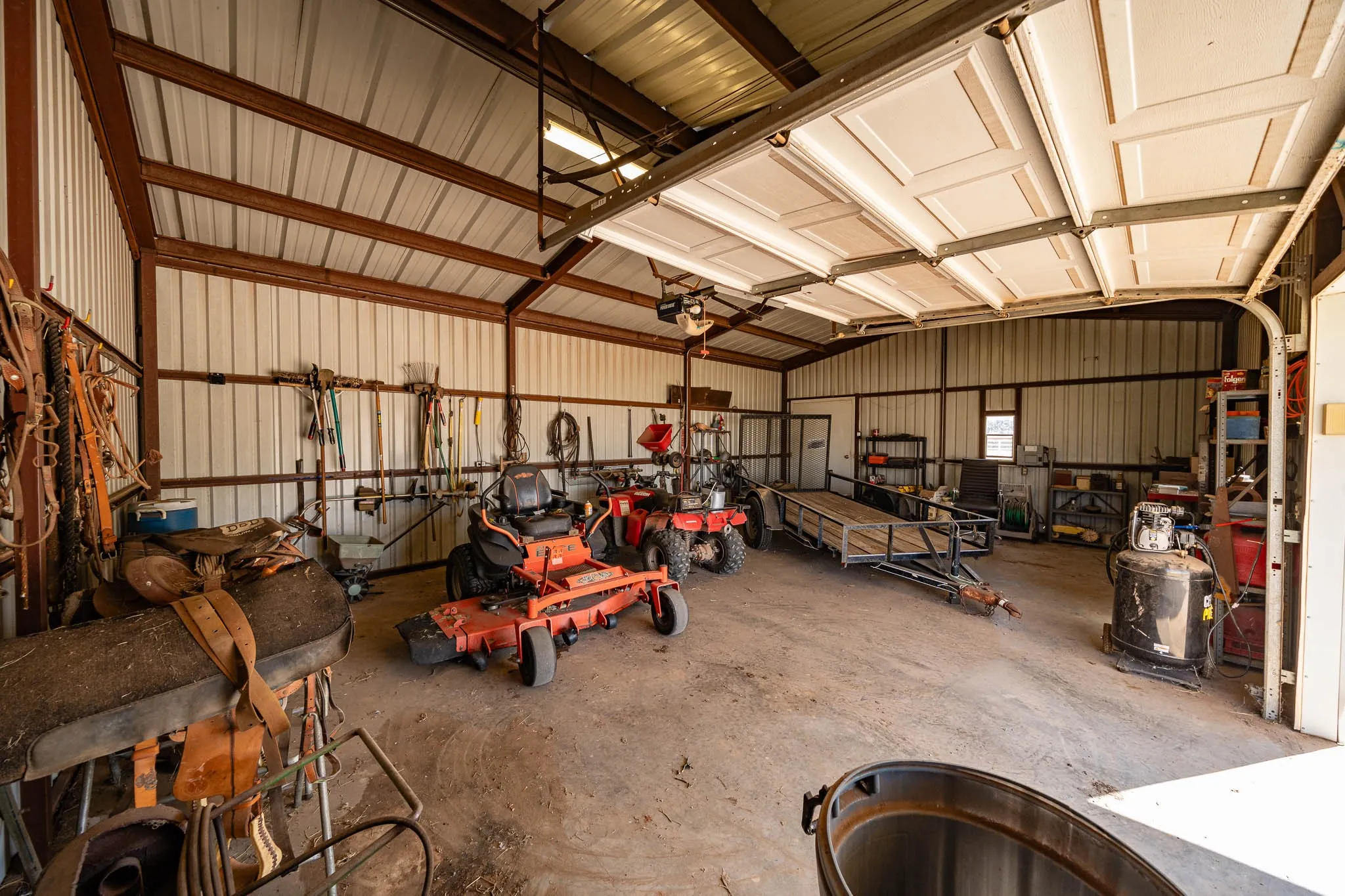 Single Family Residence For Sale in Jones County , 7170 Fm 142, Stamford, Texas 79553, 3 Bedroom, 4 Bathroom, 3 Garage spaces, 4,252 Sqft, built in 1997, mls#21386487, Real Estate Agent in Stamford, Homes For Sale in Jones county, Homes For Sale in Stamford, Realtor in Stamford Texas, Real Estate Brokerage Independent Realty Texas, Luminita Cordes Realtor