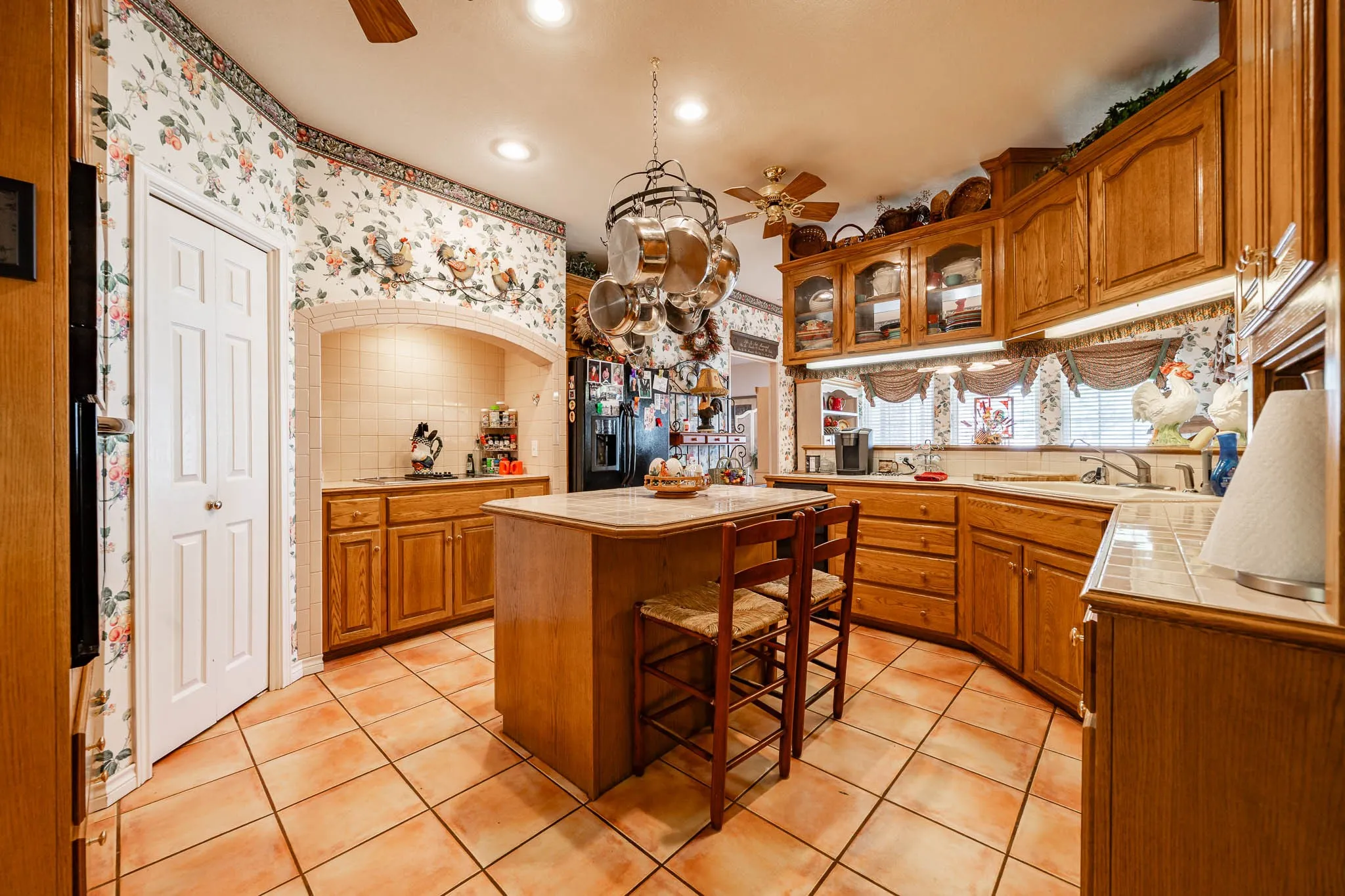Single Family Residence For Sale in Jones County , 7170 Fm 142, Stamford, Texas 79553, 3 Bedroom, 4 Bathroom, 3 Garage spaces, 4,252 Sqft, built in 1997, mls#21386487, Real Estate Agent in Stamford, Homes For Sale in Jones county, Homes For Sale in Stamford, Realtor in Stamford Texas, Real Estate Brokerage Independent Realty Texas, Luminita Cordes Realtor
