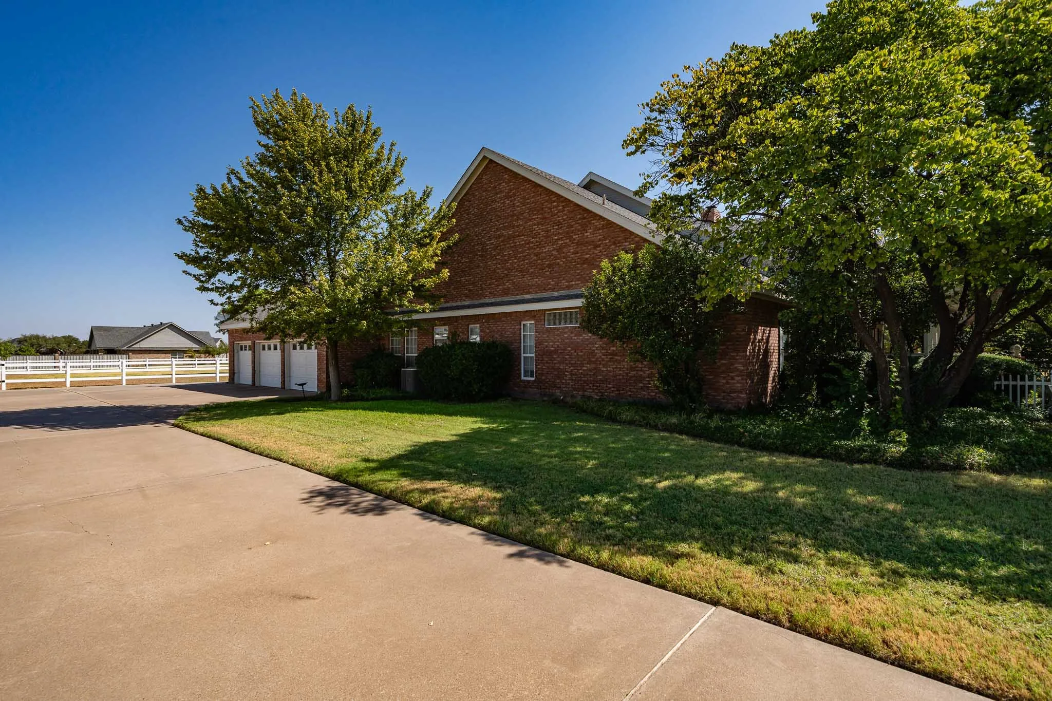 Single Family Residence For Sale in Jones County , 7170 Fm 142, Stamford, Texas 79553, 3 Bedroom, 4 Bathroom, 3 Garage spaces, 4,252 Sqft, built in 1997, mls#21386487, Real Estate Agent in Stamford, Homes For Sale in Jones county, Homes For Sale in Stamford, Realtor in Stamford Texas, Real Estate Brokerage Independent Realty Texas, Luminita Cordes Realtor