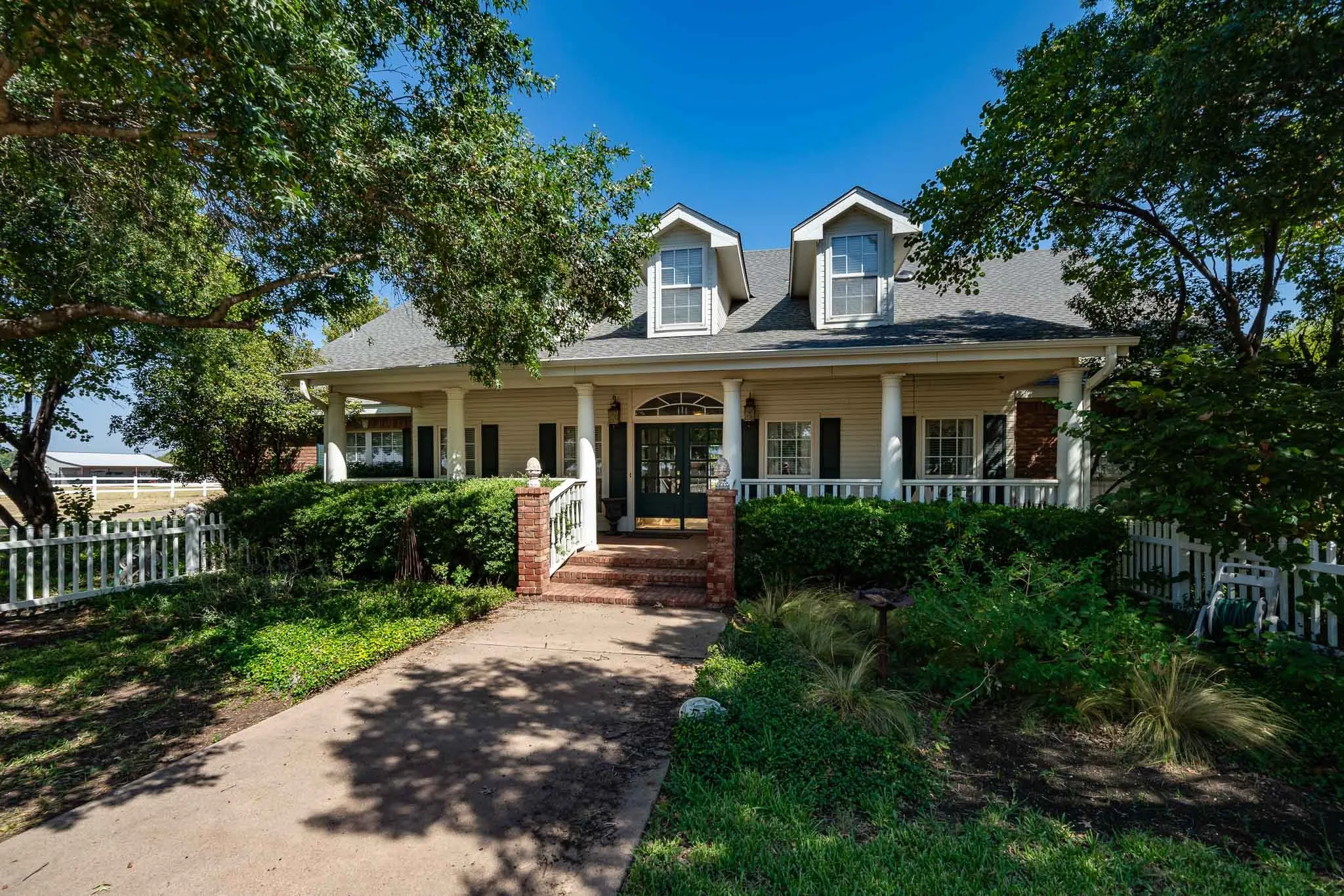 Single Family Residence For Sale in Jones County , 7170 Fm 142, Stamford, Texas 79553, 3 Bedroom, 4 Bathroom, 3 Garage spaces, 4,252 Sqft, built in 1997, mls#21386487, Real Estate Agent in Stamford, Homes For Sale in Jones county, Homes For Sale in Stamford, Realtor in Stamford Texas, Real Estate Brokerage Independent Realty Texas, Luminita Cordes Realtor