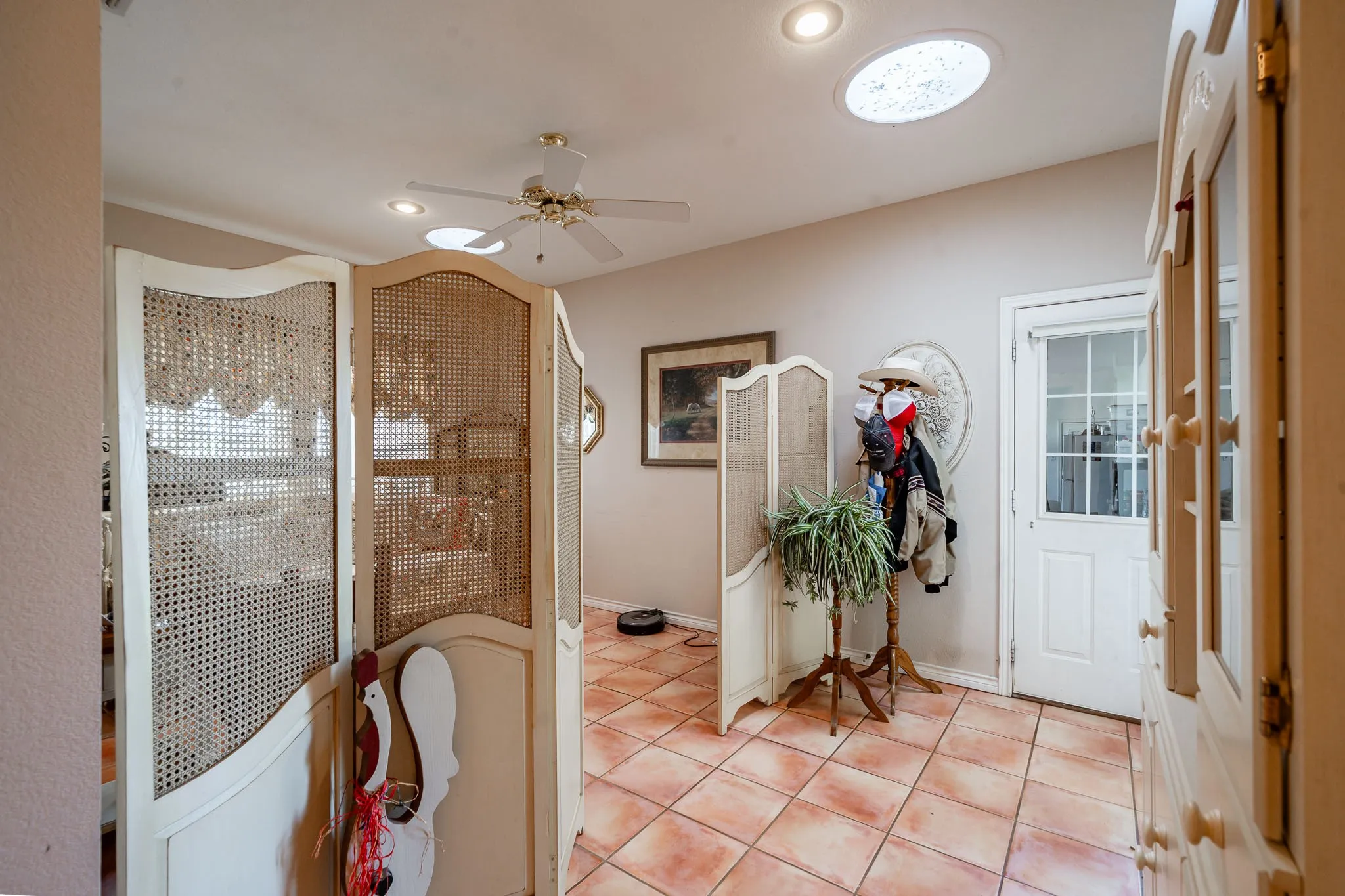 Single Family Residence For Sale in Jones County , 7170 Fm 142, Stamford, Texas 79553, 3 Bedroom, 4 Bathroom, 3 Garage spaces, 4,252 Sqft, built in 1997, mls#21386487, Real Estate Agent in Stamford, Homes For Sale in Jones county, Homes For Sale in Stamford, Realtor in Stamford Texas, Real Estate Brokerage Independent Realty Texas, Luminita Cordes Realtor