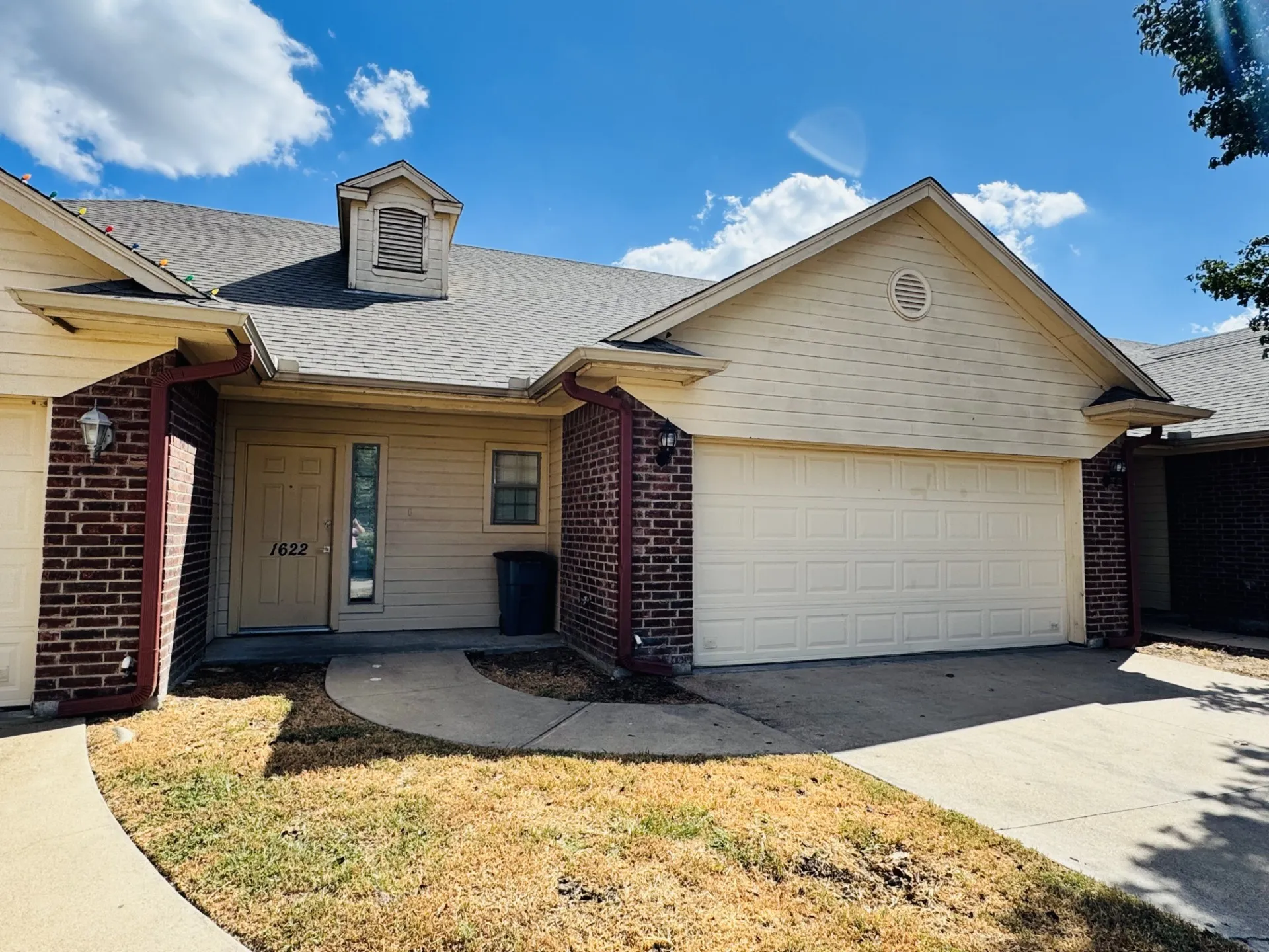 Duplex For Rent in Hood County , 1622 Summer Hill Court, Granbury, Texas 76048, 2 Bedroom, 2 Bathroom, 2 Garage spaces, 1,025 Sqft, built in 2005, mls#21386389, Real Estate Agent in Granbury, Homes For Rent in Hood county, Homes For Rent in Granbury, Realtor in Granbury Texas, Real Estate Brokerage Independent Realty Texas, Luminita Cordes Realtor