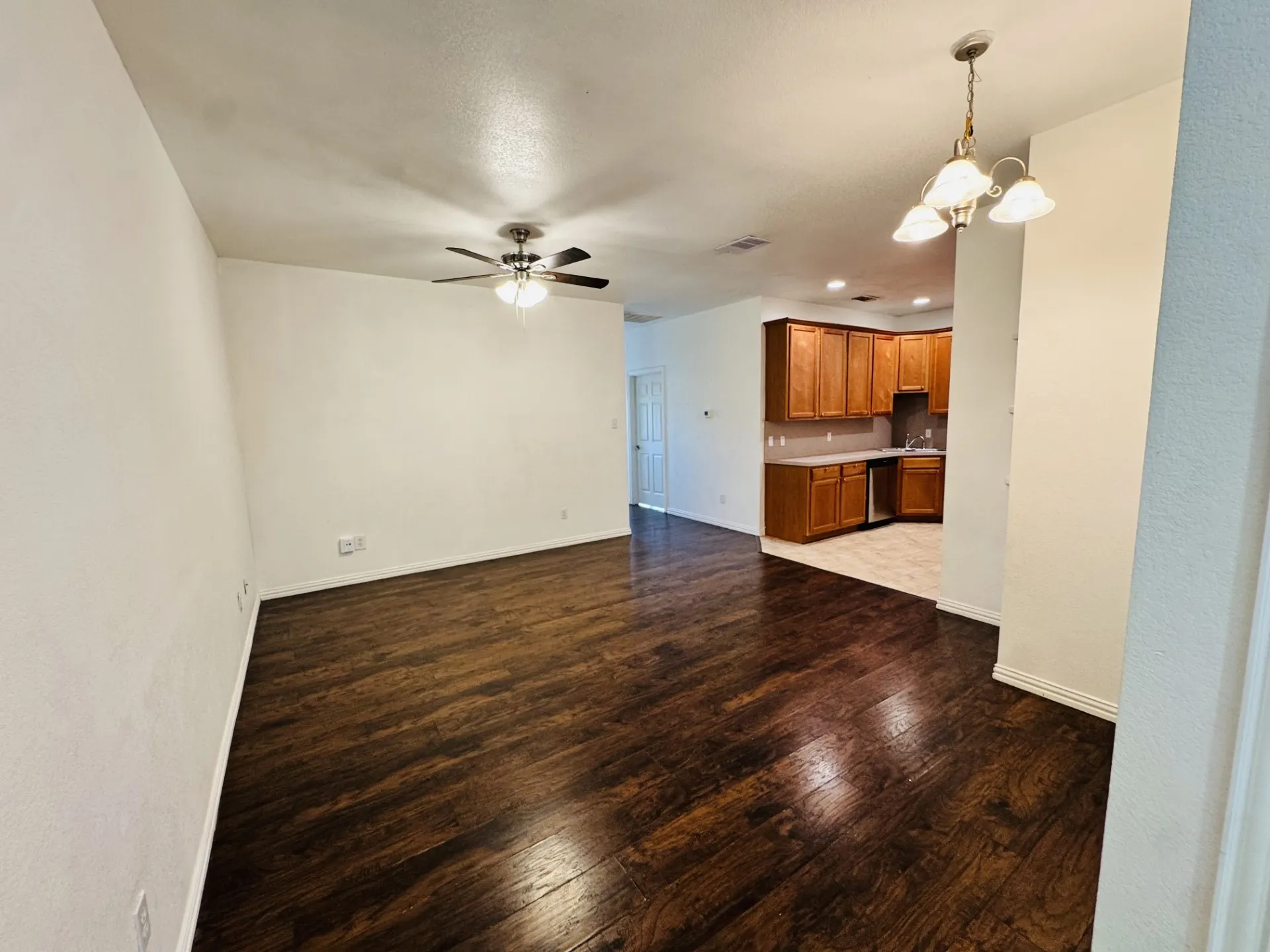 Duplex For Rent in Hood County , 1622 Summer Hill Court, Granbury, Texas 76048, 2 Bedroom, 2 Bathroom, 2 Garage spaces, 1,025 Sqft, built in 2005, mls#21386389, Real Estate Agent in Granbury, Homes For Rent in Hood county, Homes For Rent in Granbury, Realtor in Granbury Texas, Real Estate Brokerage Independent Realty Texas, Luminita Cordes Realtor
