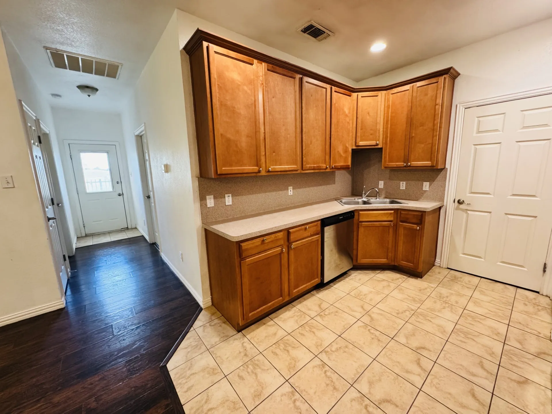 Duplex For Rent in Hood County , 1622 Summer Hill Court, Granbury, Texas 76048, 2 Bedroom, 2 Bathroom, 2 Garage spaces, 1,025 Sqft, built in 2005, mls#21386389, Real Estate Agent in Granbury, Homes For Rent in Hood county, Homes For Rent in Granbury, Realtor in Granbury Texas, Real Estate Brokerage Independent Realty Texas, Luminita Cordes Realtor