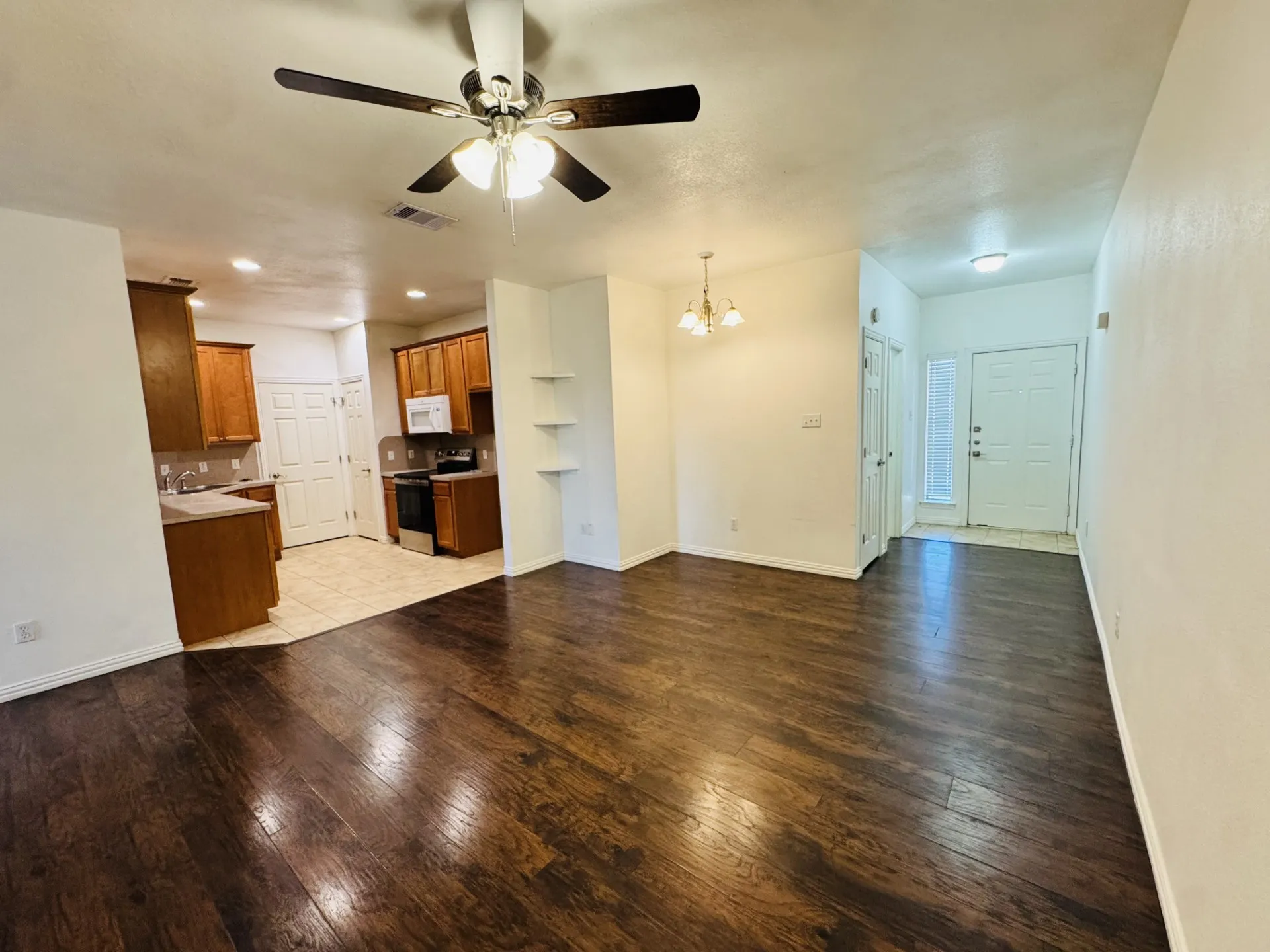 Duplex For Rent in Hood County , 1622 Summer Hill Court, Granbury, Texas 76048, 2 Bedroom, 2 Bathroom, 2 Garage spaces, 1,025 Sqft, built in 2005, mls#21386389, Real Estate Agent in Granbury, Homes For Rent in Hood county, Homes For Rent in Granbury, Realtor in Granbury Texas, Real Estate Brokerage Independent Realty Texas, Luminita Cordes Realtor