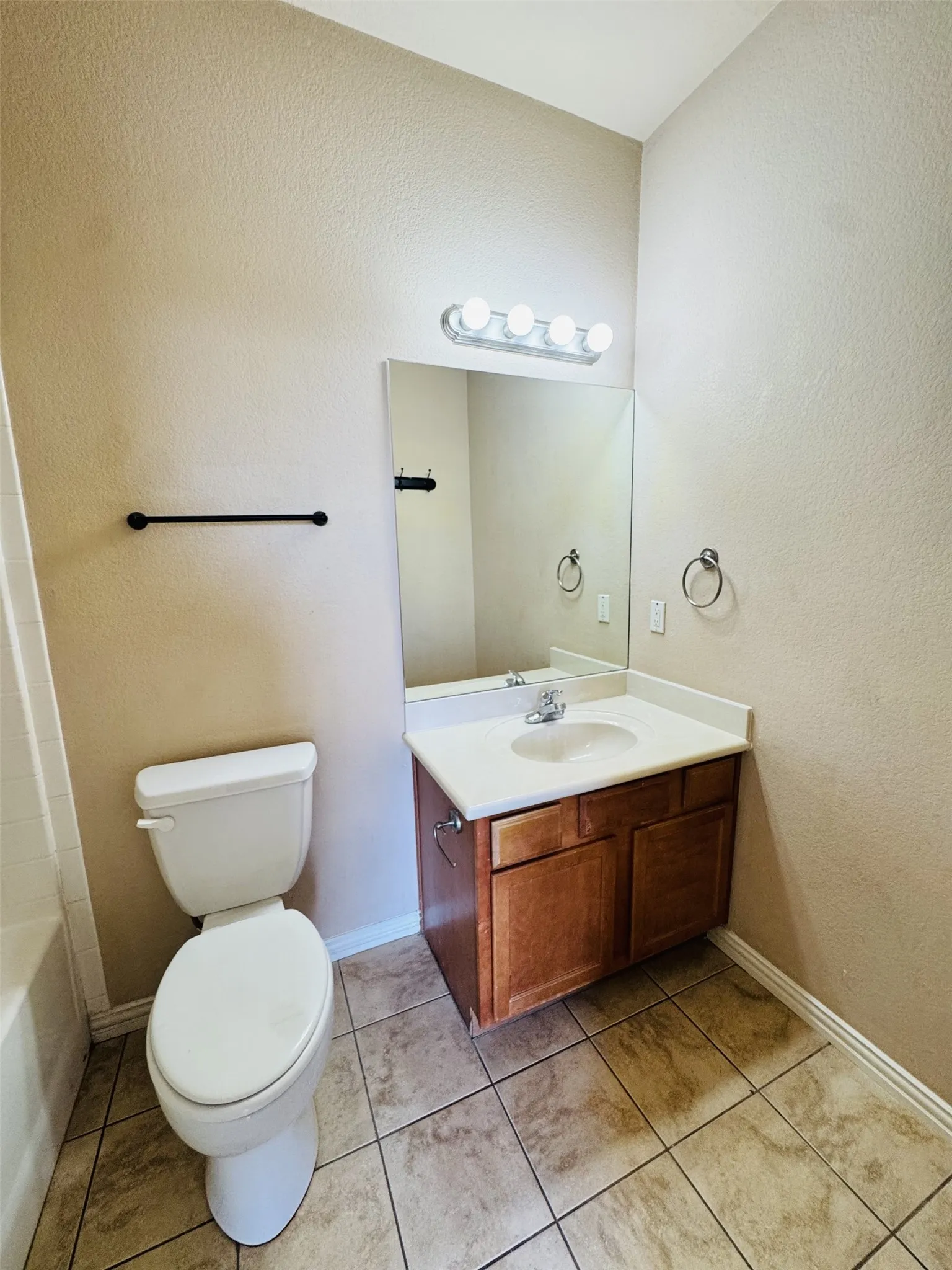 Duplex For Rent in Hood County , 1622 Summer Hill Court, Granbury, Texas 76048, 2 Bedroom, 2 Bathroom, 2 Garage spaces, 1,025 Sqft, built in 2005, mls#21386389, Real Estate Agent in Granbury, Homes For Rent in Hood county, Homes For Rent in Granbury, Realtor in Granbury Texas, Real Estate Brokerage Independent Realty Texas, Luminita Cordes Realtor