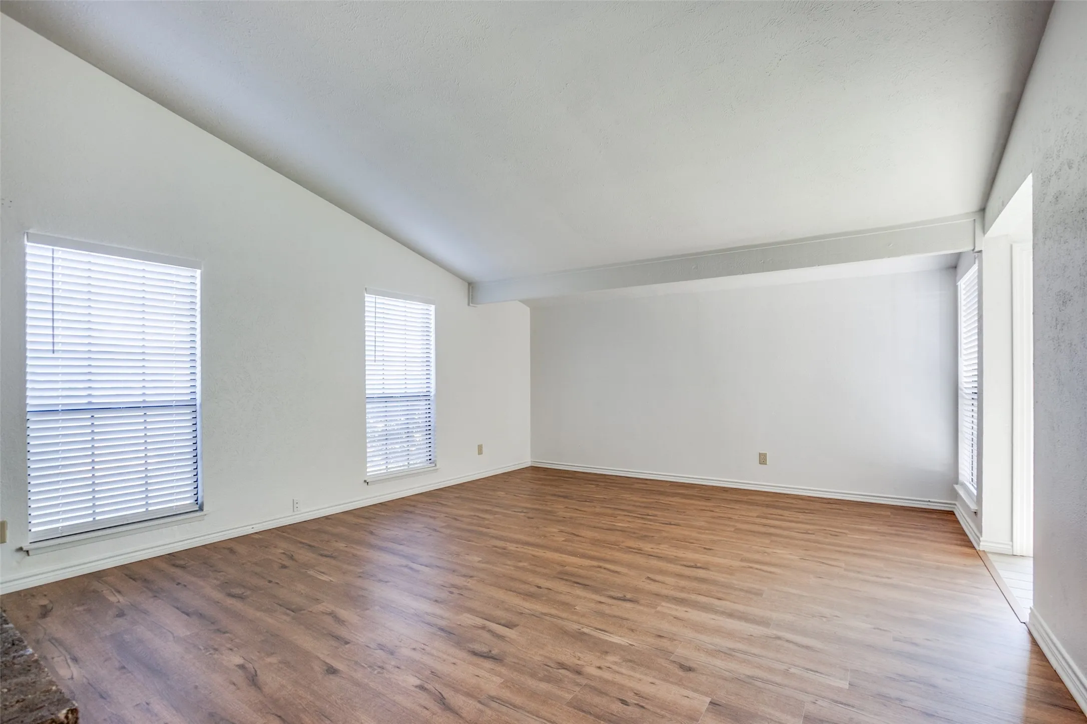 Single Family Residence For Rent in Collin County , 960 Lockhart Drive, Plano, Texas 75023, 3 Bedroom, 2 Bathroom, 2 Garage spaces, 1,494 Sqft, built in 1981, mls#21386454, Real Estate Agent in Plano, Homes For Rent in Collin county, Homes For Rent in Plano, Realtor in Plano Texas, Real Estate Brokerage Independent Realty Texas, Luminita Cordes Realtor