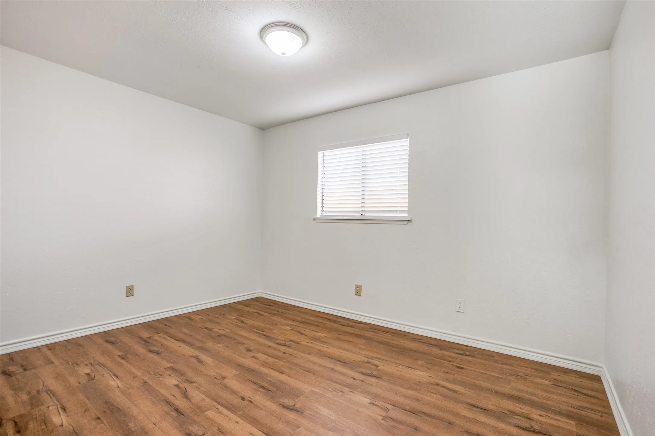 Single Family Residence For Rent in Collin County , 960 Lockhart Drive, Plano, Texas 75023, 3 Bedroom, 2 Bathroom, 2 Garage spaces, 1,494 Sqft, built in 1981, mls#21386454, Real Estate Agent in Plano, Homes For Rent in Collin county, Homes For Rent in Plano, Realtor in Plano Texas, Real Estate Brokerage Independent Realty Texas, Luminita Cordes Realtor