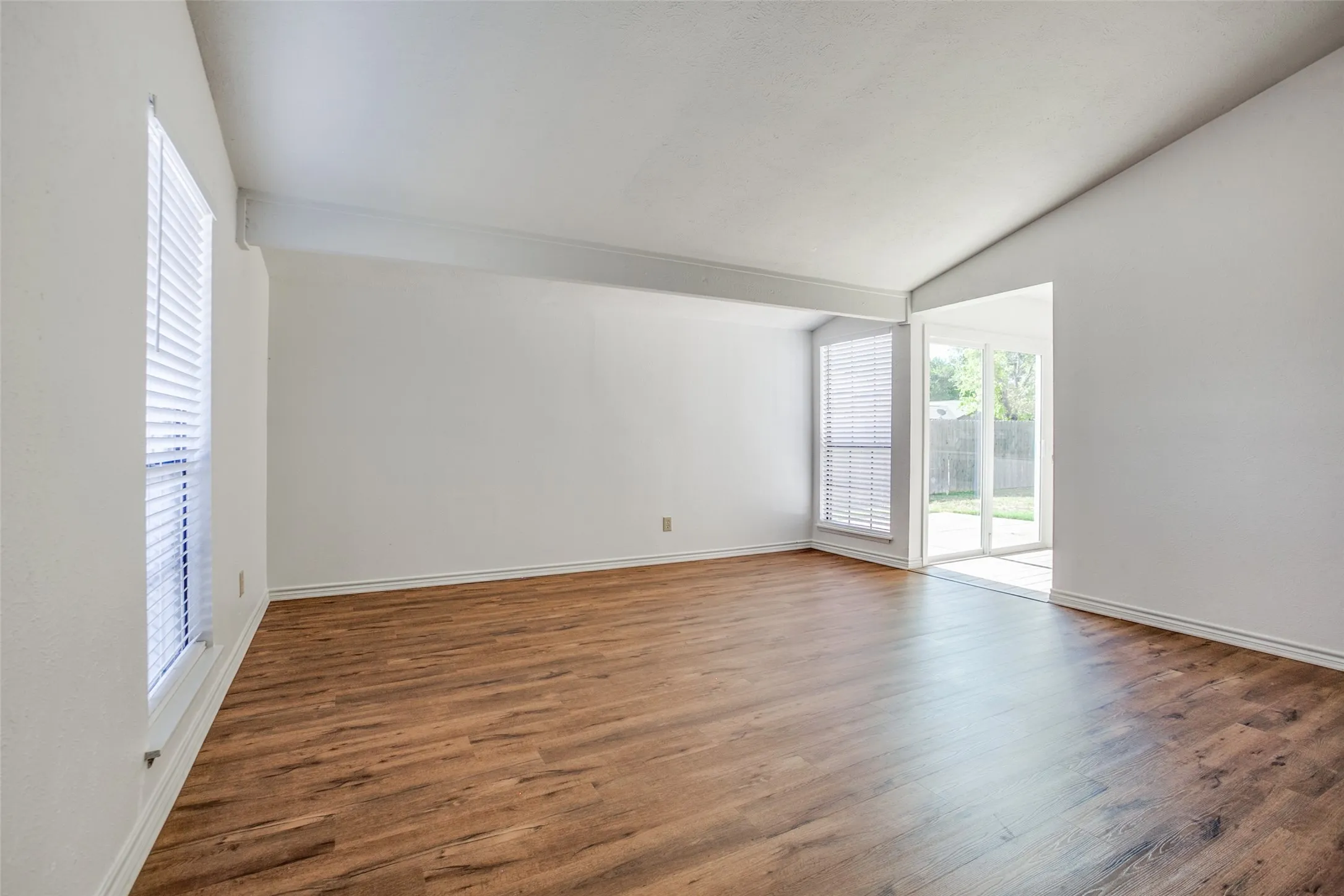Single Family Residence For Rent in Collin County , 960 Lockhart Drive, Plano, Texas 75023, 3 Bedroom, 2 Bathroom, 2 Garage spaces, 1,494 Sqft, built in 1981, mls#21386454, Real Estate Agent in Plano, Homes For Rent in Collin county, Homes For Rent in Plano, Realtor in Plano Texas, Real Estate Brokerage Independent Realty Texas, Luminita Cordes Realtor
