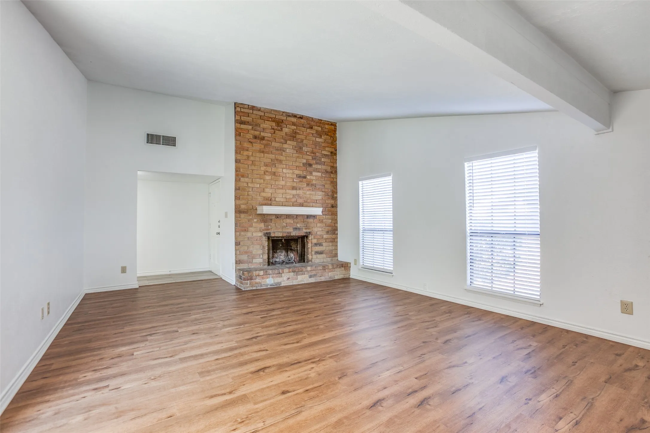 Single Family Residence For Rent in Collin County , 960 Lockhart Drive, Plano, Texas 75023, 3 Bedroom, 2 Bathroom, 2 Garage spaces, 1,494 Sqft, built in 1981, mls#21386454, Real Estate Agent in Plano, Homes For Rent in Collin county, Homes For Rent in Plano, Realtor in Plano Texas, Real Estate Brokerage Independent Realty Texas, Luminita Cordes Realtor