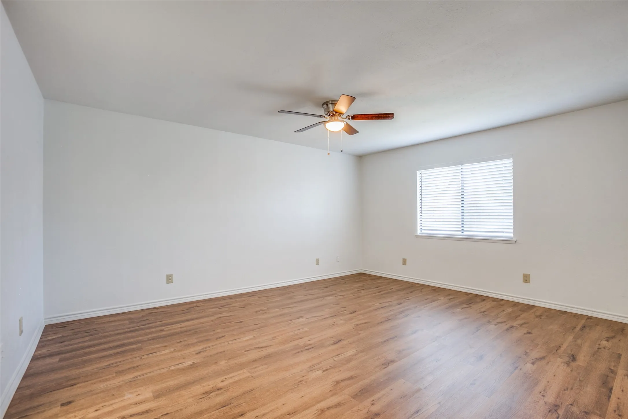 Single Family Residence For Rent in Collin County , 960 Lockhart Drive, Plano, Texas 75023, 3 Bedroom, 2 Bathroom, 2 Garage spaces, 1,494 Sqft, built in 1981, mls#21386454, Real Estate Agent in Plano, Homes For Rent in Collin county, Homes For Rent in Plano, Realtor in Plano Texas, Real Estate Brokerage Independent Realty Texas, Luminita Cordes Realtor