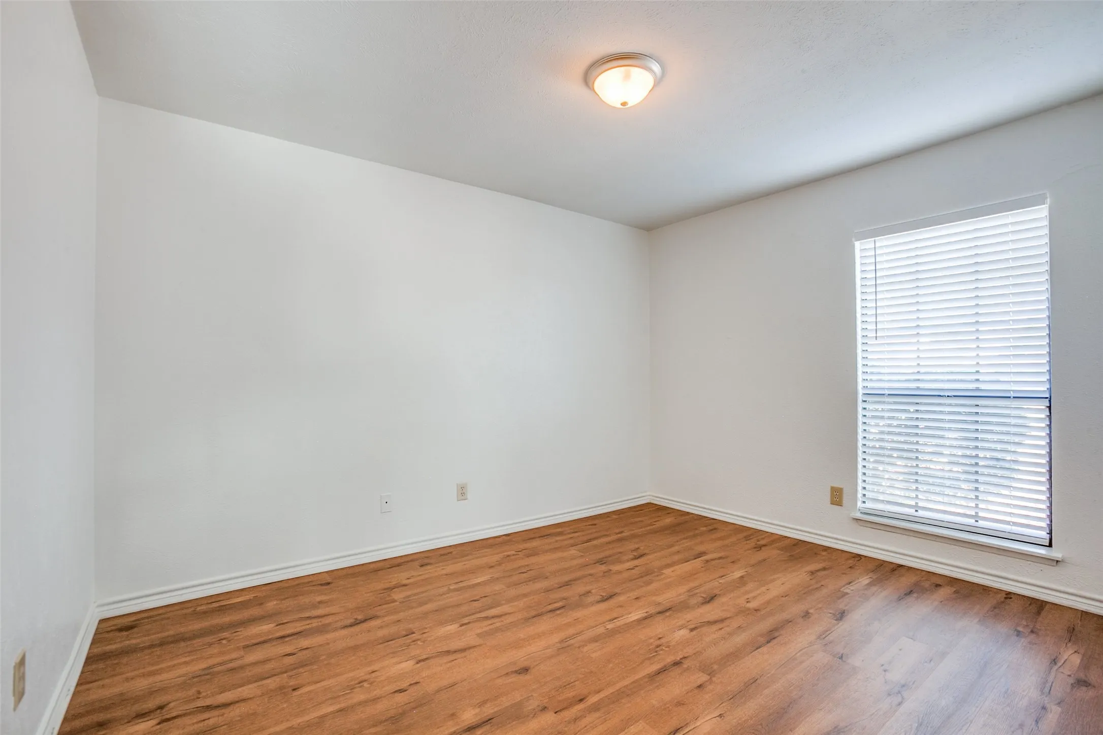 Single Family Residence For Rent in Collin County , 960 Lockhart Drive, Plano, Texas 75023, 3 Bedroom, 2 Bathroom, 2 Garage spaces, 1,494 Sqft, built in 1981, mls#21386454, Real Estate Agent in Plano, Homes For Rent in Collin county, Homes For Rent in Plano, Realtor in Plano Texas, Real Estate Brokerage Independent Realty Texas, Luminita Cordes Realtor