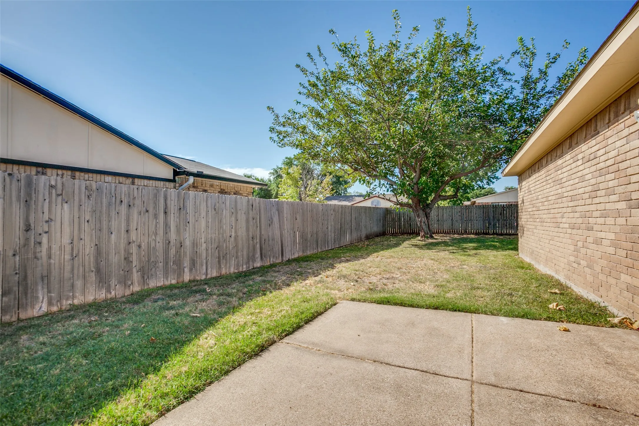 Single Family Residence For Rent in Collin County , 960 Lockhart Drive, Plano, Texas 75023, 3 Bedroom, 2 Bathroom, 2 Garage spaces, 1,494 Sqft, built in 1981, mls#21386454, Real Estate Agent in Plano, Homes For Rent in Collin county, Homes For Rent in Plano, Realtor in Plano Texas, Real Estate Brokerage Independent Realty Texas, Luminita Cordes Realtor