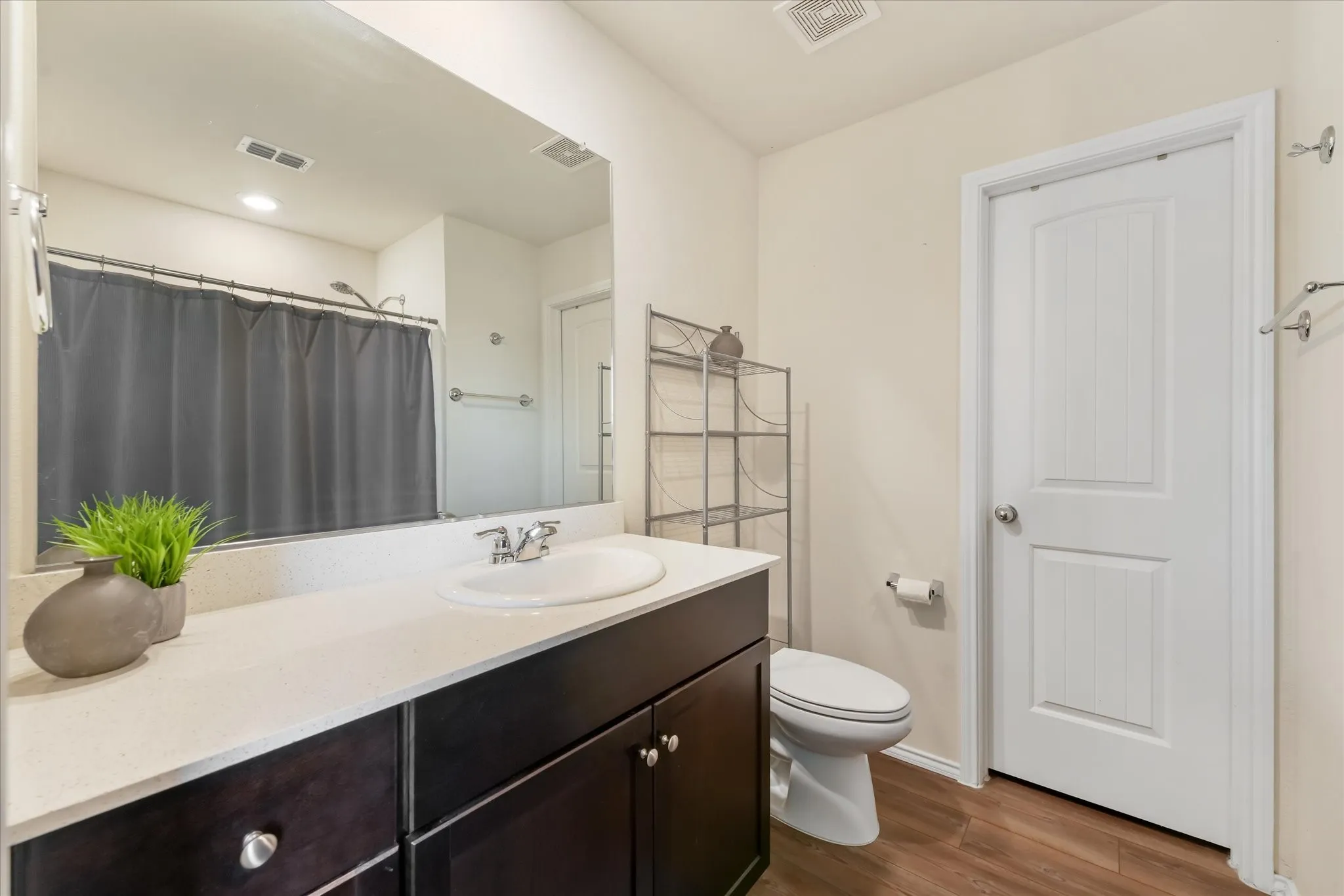 Single Family Residence For Rent in Tarrant County , 5805 Honey Creek Street, Fort Worth, Texas 76179, 3 Bedroom, 2 Bathroom, 2 Garage spaces, 1,334 Sqft, built in 2020, mls#21386492, Real Estate Agent in Fort Worth, Homes For Rent in Tarrant county, Homes For Rent in Fort Worth, Realtor in Fort Worth Texas, Real Estate Brokerage Independent Realty Texas, Luminita Cordes Realtor