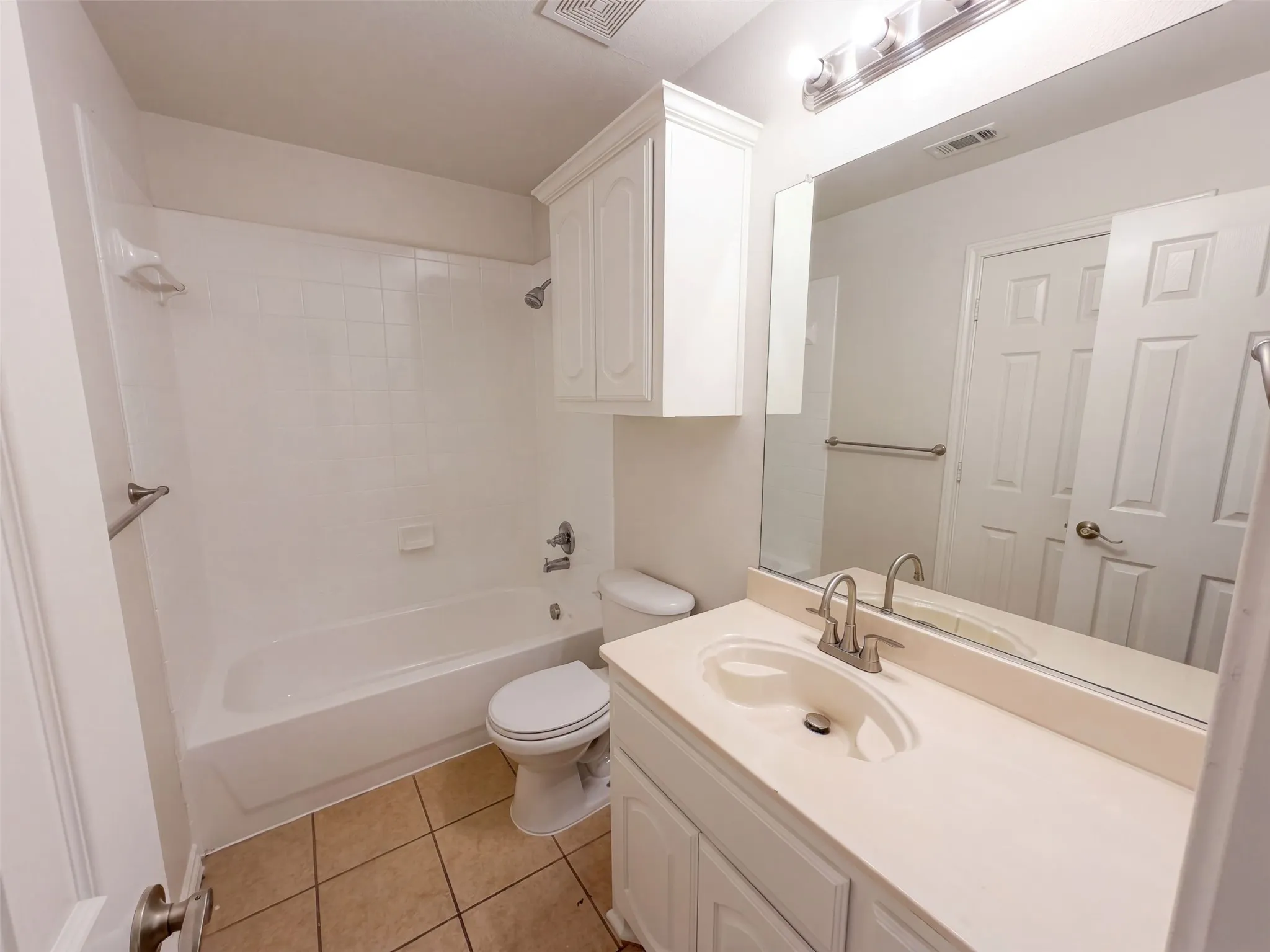 Single Family Residence For Sale in Dallas County , 1803 High Meadow Street, Glenn Heights, Texas 75154, 6 Bedroom, 4 Bathroom, 2 Garage spaces, 4,432 Sqft, built in 2006, mls#21386491, Real Estate Agent in Glenn Heights, Homes For Sale in Dallas county, Homes For Sale in Glenn Heights, Realtor in Glenn Heights Texas, Real Estate Brokerage Independent Realty Texas, Luminita Cordes Realtor