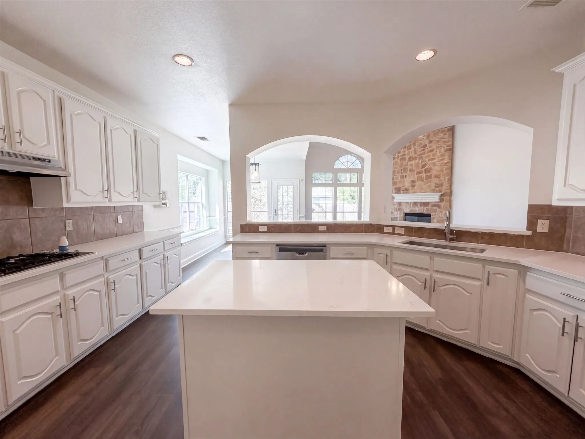 Single Family Residence For Sale in Dallas County , 1803 High Meadow Street, Glenn Heights, Texas 75154, 6 Bedroom, 4 Bathroom, 2 Garage spaces, 4,432 Sqft, built in 2006, mls#21386491, Real Estate Agent in Glenn Heights, Homes For Sale in Dallas county, Homes For Sale in Glenn Heights, Realtor in Glenn Heights Texas, Real Estate Brokerage Independent Realty Texas, Luminita Cordes Realtor