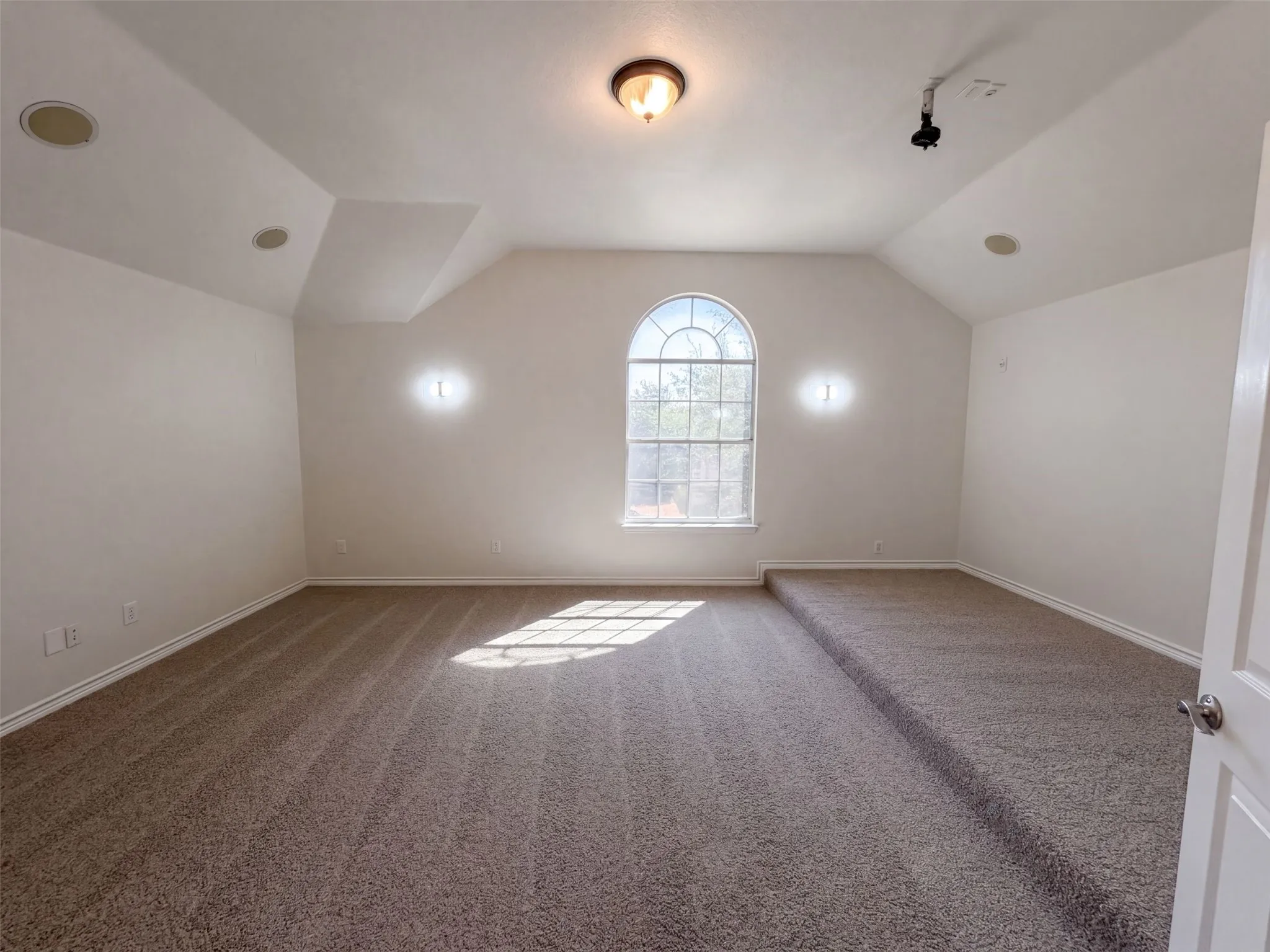 Single Family Residence For Sale in Dallas County , 1803 High Meadow Street, Glenn Heights, Texas 75154, 6 Bedroom, 4 Bathroom, 2 Garage spaces, 4,432 Sqft, built in 2006, mls#21386491, Real Estate Agent in Glenn Heights, Homes For Sale in Dallas county, Homes For Sale in Glenn Heights, Realtor in Glenn Heights Texas, Real Estate Brokerage Independent Realty Texas, Luminita Cordes Realtor