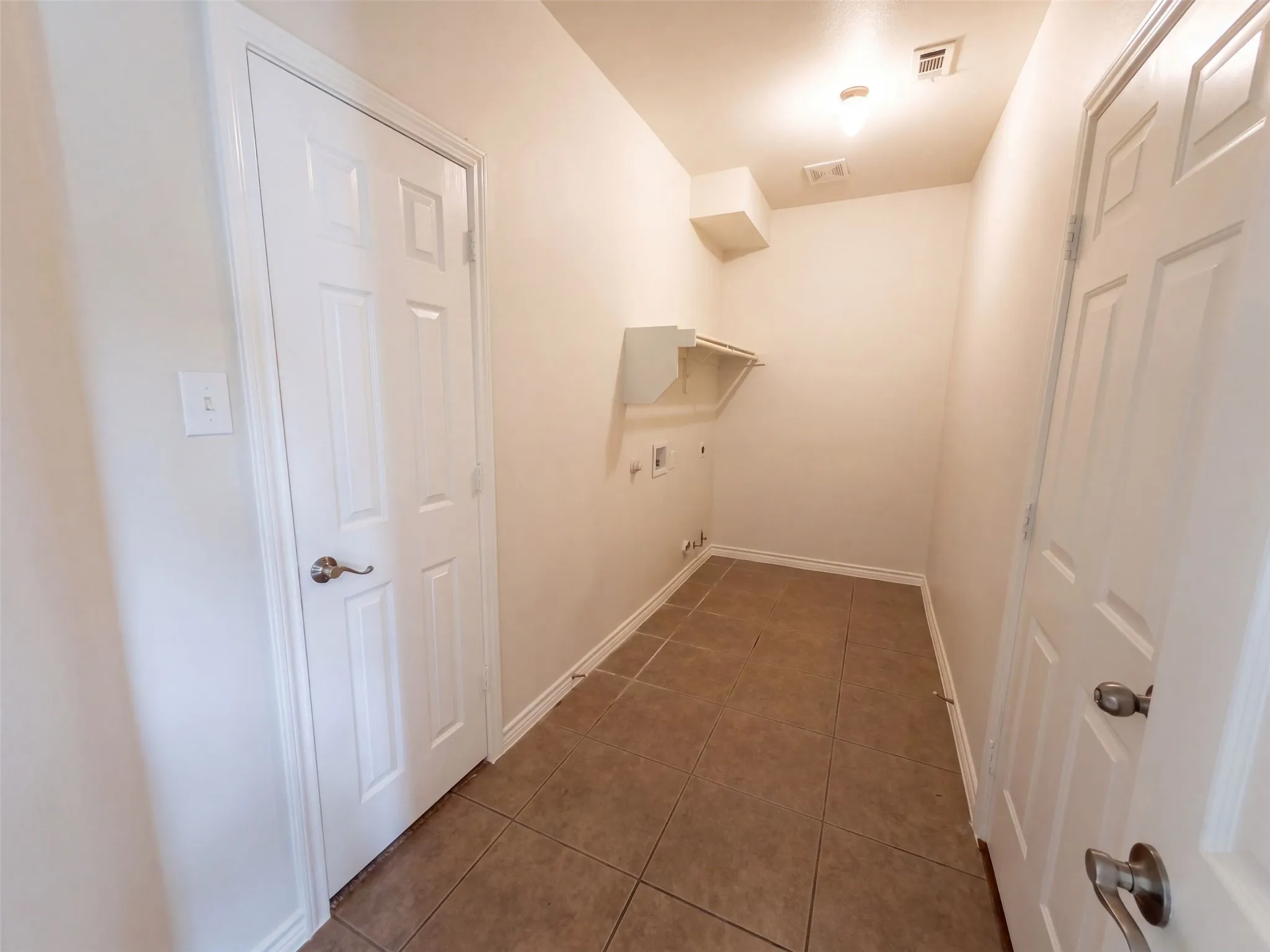 Single Family Residence For Sale in Dallas County , 1803 High Meadow Street, Glenn Heights, Texas 75154, 6 Bedroom, 4 Bathroom, 2 Garage spaces, 4,432 Sqft, built in 2006, mls#21386491, Real Estate Agent in Glenn Heights, Homes For Sale in Dallas county, Homes For Sale in Glenn Heights, Realtor in Glenn Heights Texas, Real Estate Brokerage Independent Realty Texas, Luminita Cordes Realtor