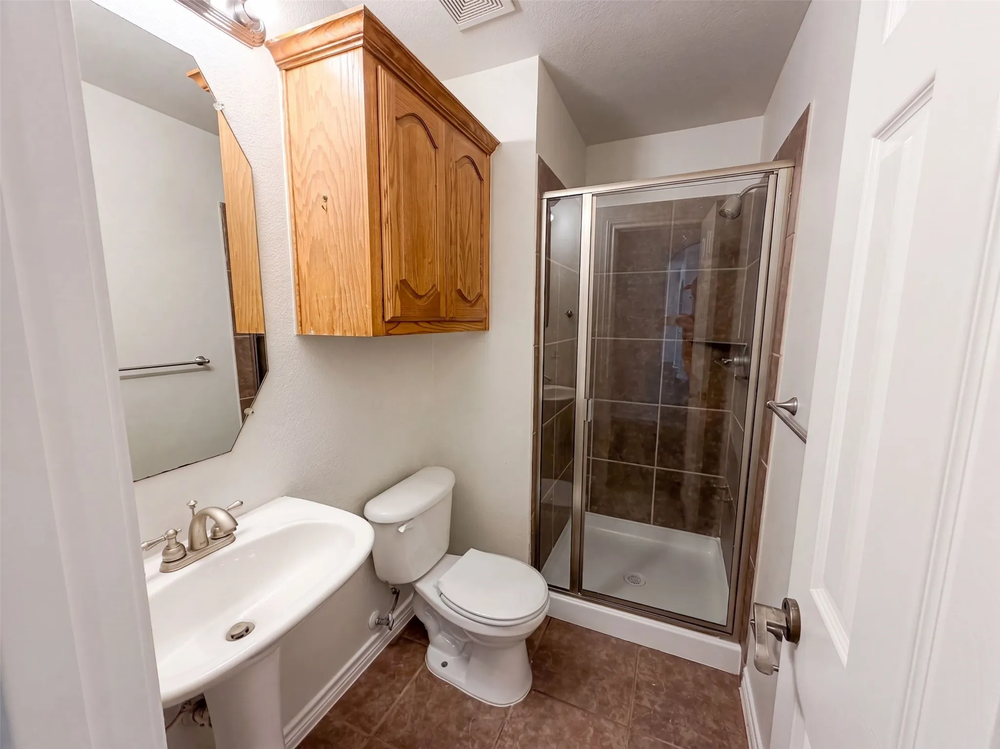 Single Family Residence For Sale in Dallas County , 1803 High Meadow Street, Glenn Heights, Texas 75154, 6 Bedroom, 4 Bathroom, 2 Garage spaces, 4,432 Sqft, built in 2006, mls#21386491, Real Estate Agent in Glenn Heights, Homes For Sale in Dallas county, Homes For Sale in Glenn Heights, Realtor in Glenn Heights Texas, Real Estate Brokerage Independent Realty Texas, Luminita Cordes Realtor