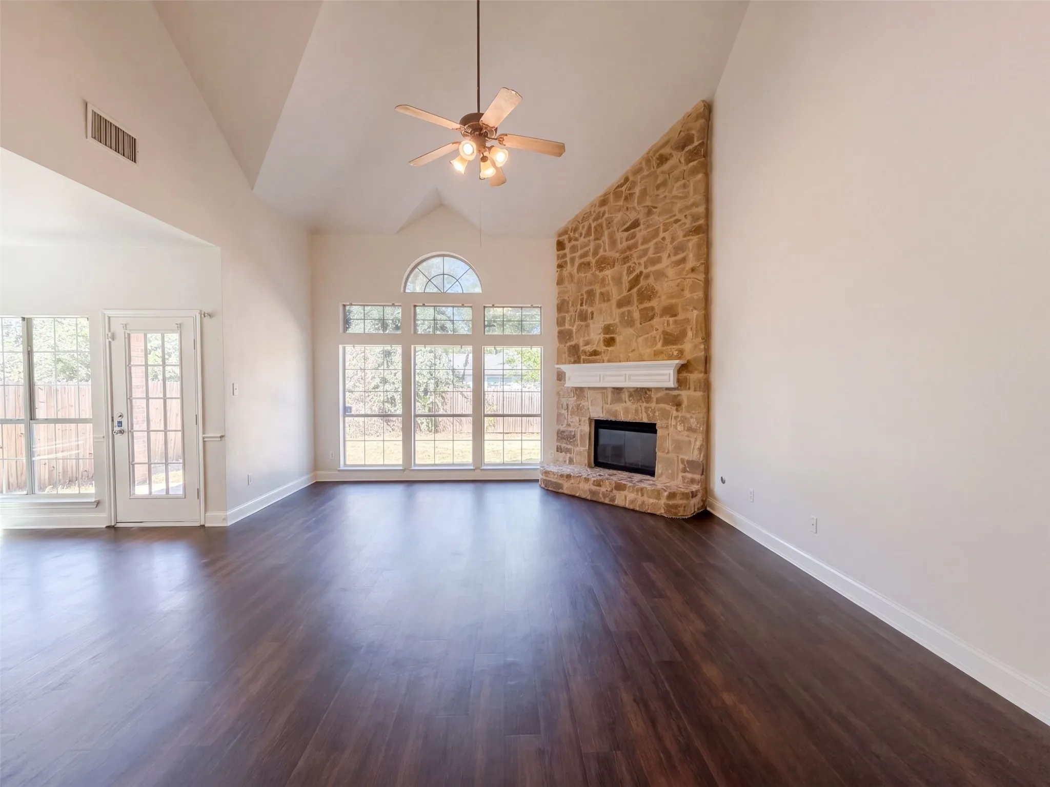 Single Family Residence For Sale in Dallas County , 1803 High Meadow Street, Glenn Heights, Texas 75154, 6 Bedroom, 4 Bathroom, 2 Garage spaces, 4,432 Sqft, built in 2006, mls#21386491, Real Estate Agent in Glenn Heights, Homes For Sale in Dallas county, Homes For Sale in Glenn Heights, Realtor in Glenn Heights Texas, Real Estate Brokerage Independent Realty Texas, Luminita Cordes Realtor