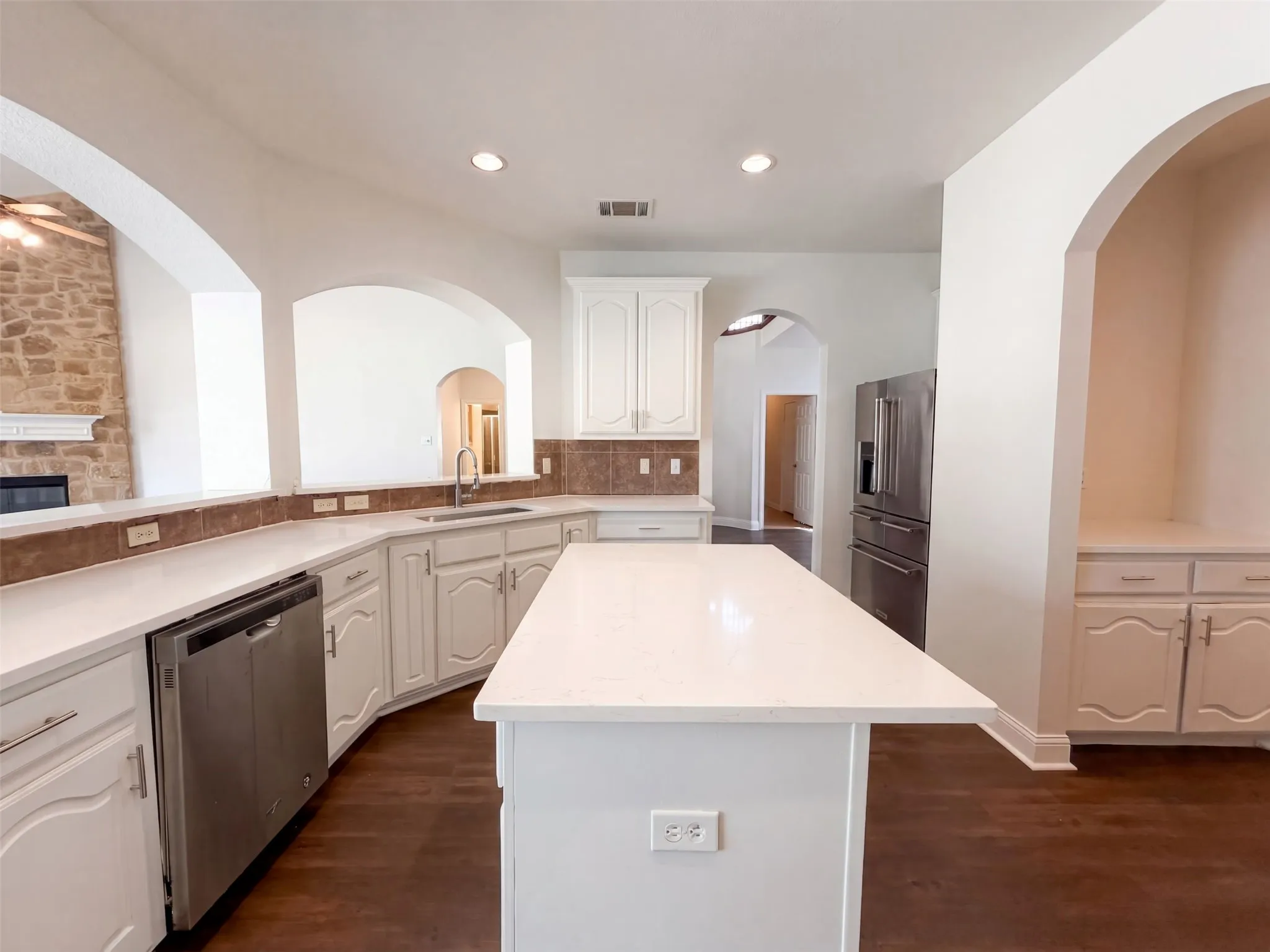 Single Family Residence For Sale in Dallas County , 1803 High Meadow Street, Glenn Heights, Texas 75154, 6 Bedroom, 4 Bathroom, 2 Garage spaces, 4,432 Sqft, built in 2006, mls#21386491, Real Estate Agent in Glenn Heights, Homes For Sale in Dallas county, Homes For Sale in Glenn Heights, Realtor in Glenn Heights Texas, Real Estate Brokerage Independent Realty Texas, Luminita Cordes Realtor