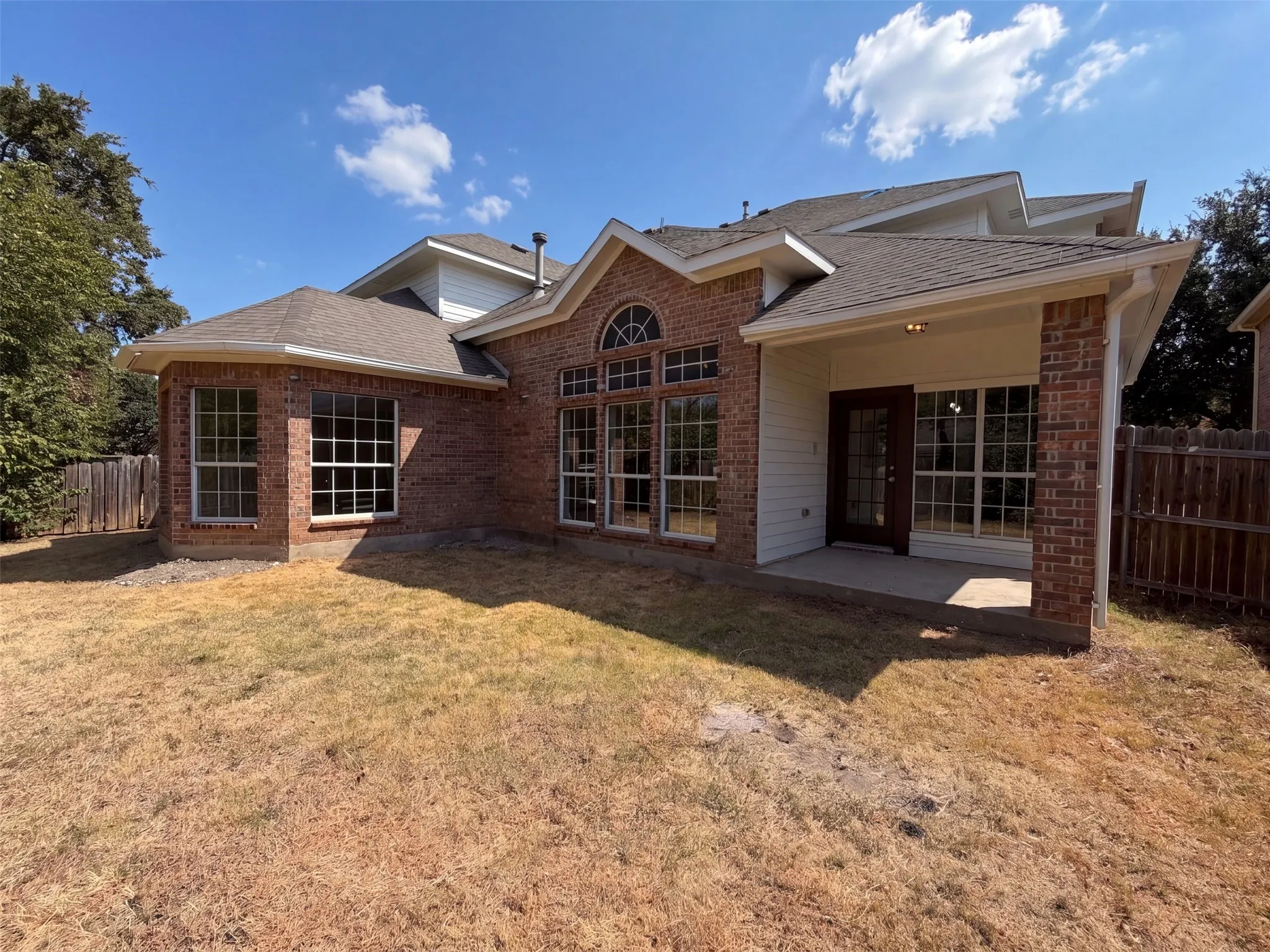 Single Family Residence For Sale in Dallas County , 1803 High Meadow Street, Glenn Heights, Texas 75154, 6 Bedroom, 4 Bathroom, 2 Garage spaces, 4,432 Sqft, built in 2006, mls#21386491, Real Estate Agent in Glenn Heights, Homes For Sale in Dallas county, Homes For Sale in Glenn Heights, Realtor in Glenn Heights Texas, Real Estate Brokerage Independent Realty Texas, Luminita Cordes Realtor