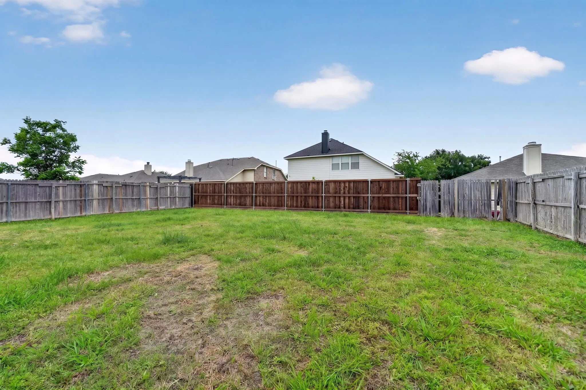 Single Family Residence For Sale in Hunt County , 1208 Bent Tree Road, Royse City, Texas 75189, 3 Bedroom, 2 Bathroom, 2 Garage spaces, 1,435 Sqft, built in 2010, mls#21386232, Real Estate Agent in Royse City, Homes For Sale in Hunt county, Homes For Sale in Royse City, Realtor in Royse City Texas, Real Estate Brokerage Independent Realty Texas, Luminita Cordes Realtor