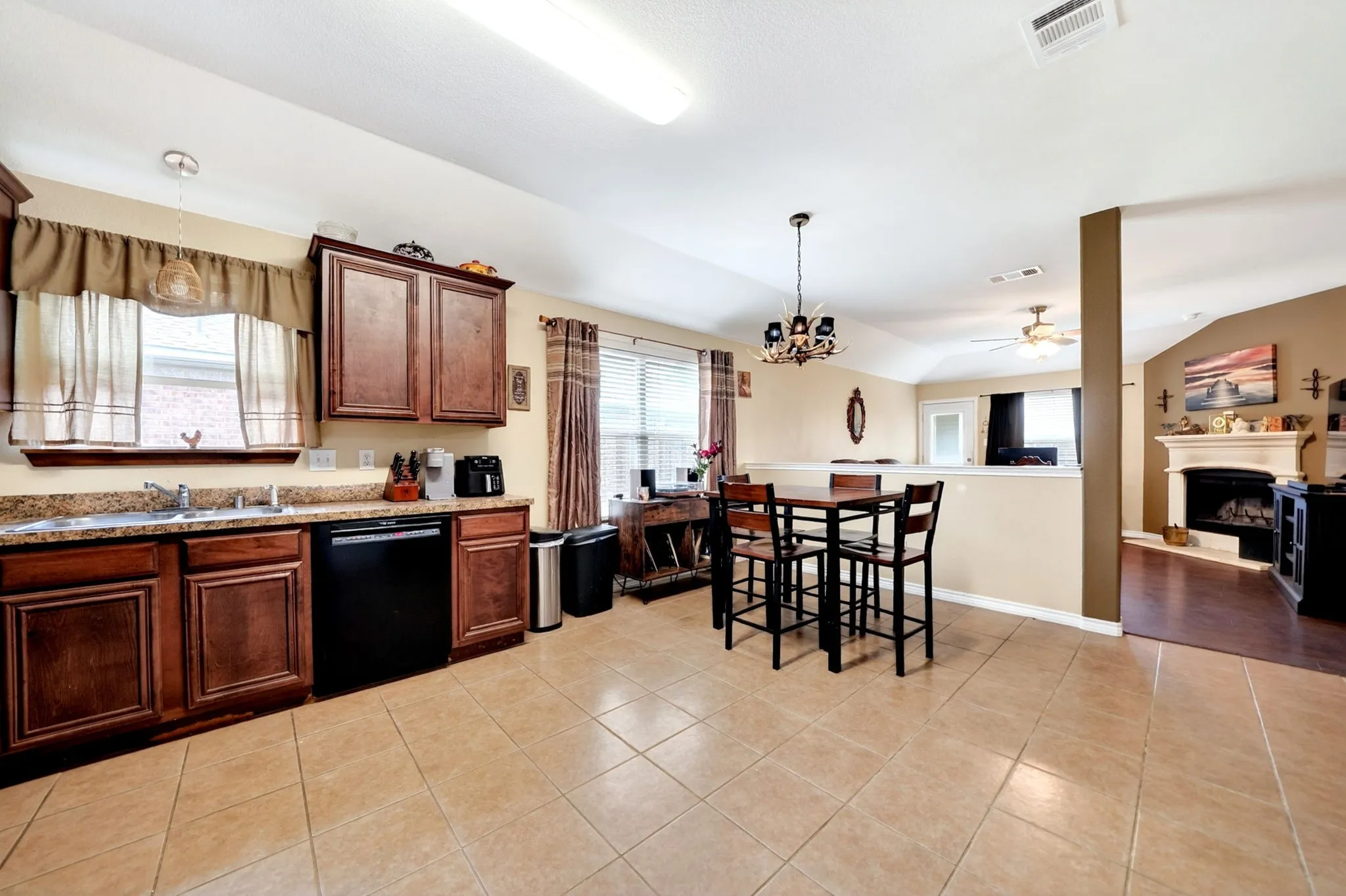 Single Family Residence For Sale in Hunt County , 1208 Bent Tree Road, Royse City, Texas 75189, 3 Bedroom, 2 Bathroom, 2 Garage spaces, 1,435 Sqft, built in 2010, mls#21386232, Real Estate Agent in Royse City, Homes For Sale in Hunt county, Homes For Sale in Royse City, Realtor in Royse City Texas, Real Estate Brokerage Independent Realty Texas, Luminita Cordes Realtor