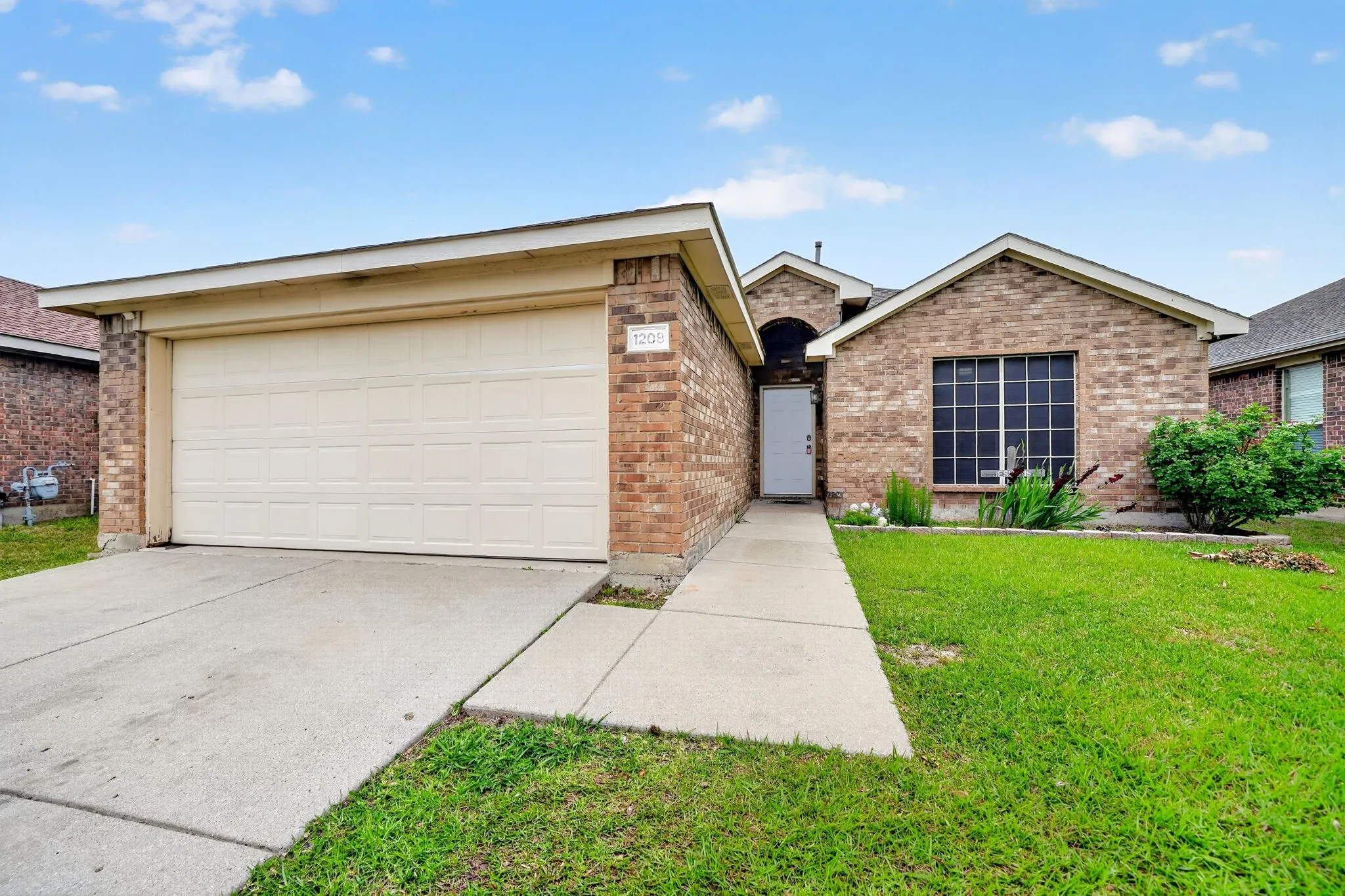 Single Family Residence For Sale in Hunt County , 1208 Bent Tree Road, Royse City, Texas 75189, 3 Bedroom, 2 Bathroom, 2 Garage spaces, 1,435 Sqft, built in 2010, mls#21386232, Real Estate Agent in Royse City, Homes For Sale in Hunt county, Homes For Sale in Royse City, Realtor in Royse City Texas, Real Estate Brokerage Independent Realty Texas, Luminita Cordes Realtor