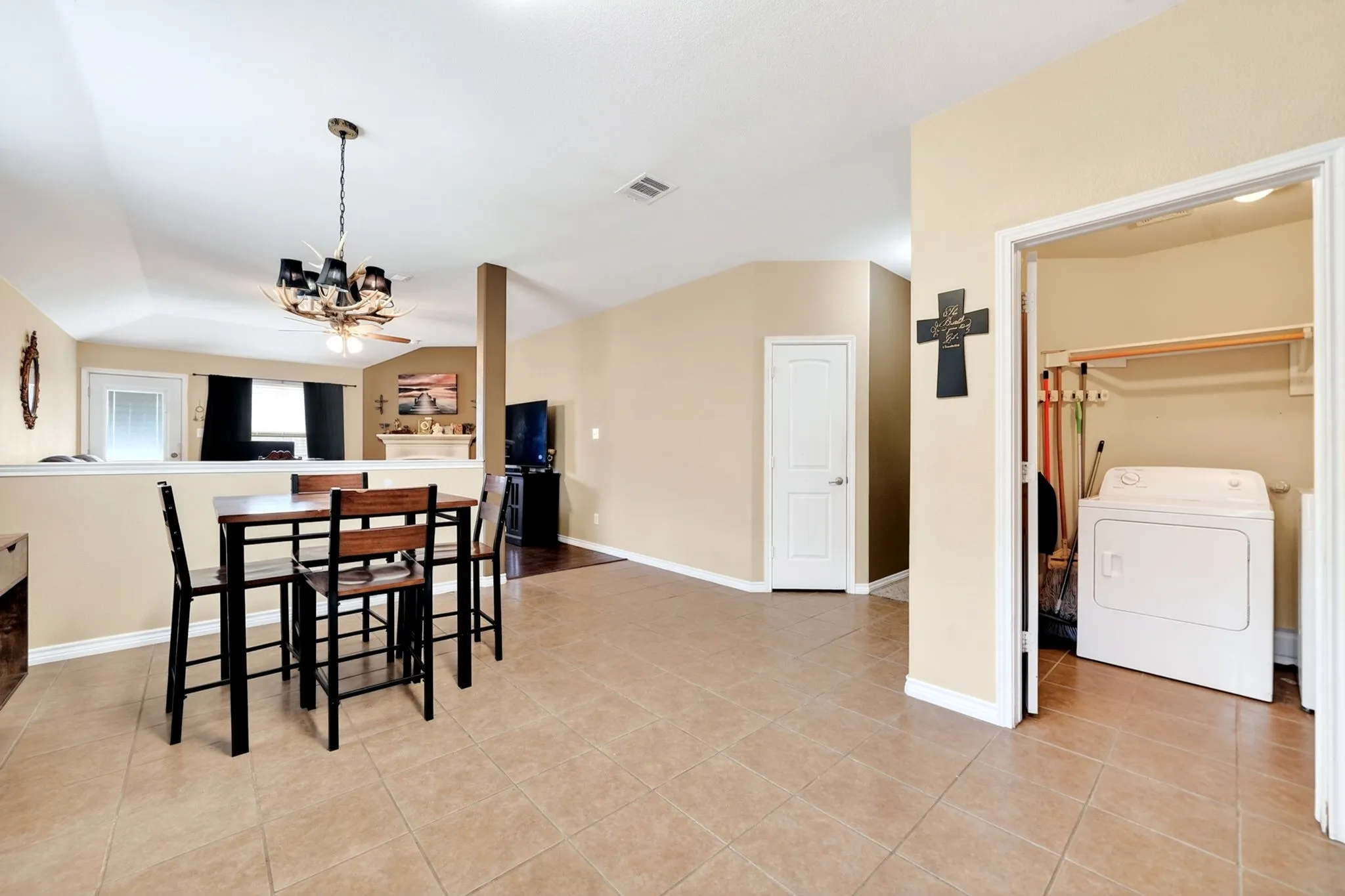 Single Family Residence For Sale in Hunt County , 1208 Bent Tree Road, Royse City, Texas 75189, 3 Bedroom, 2 Bathroom, 2 Garage spaces, 1,435 Sqft, built in 2010, mls#21386232, Real Estate Agent in Royse City, Homes For Sale in Hunt county, Homes For Sale in Royse City, Realtor in Royse City Texas, Real Estate Brokerage Independent Realty Texas, Luminita Cordes Realtor