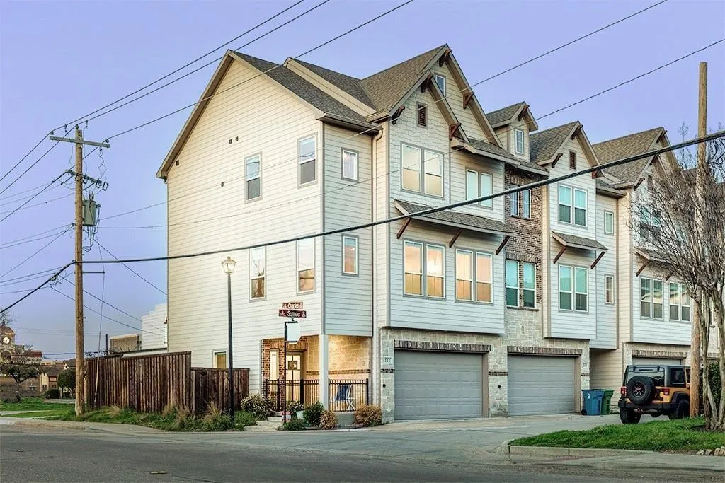Townhouse For Rent in Denton County , 111 Sumac Street, Lewisville, Texas 75057, 3 Bedroom, 4 Bathroom, 2 Garage spaces, 2,274 Sqft, built in 2018, mls#21386490, Real Estate Agent in Lewisville, Homes For Rent in Denton county, Homes For Rent in Lewisville, Realtor in Lewisville Texas, Real Estate Brokerage Independent Realty Texas, Luminita Cordes Realtor