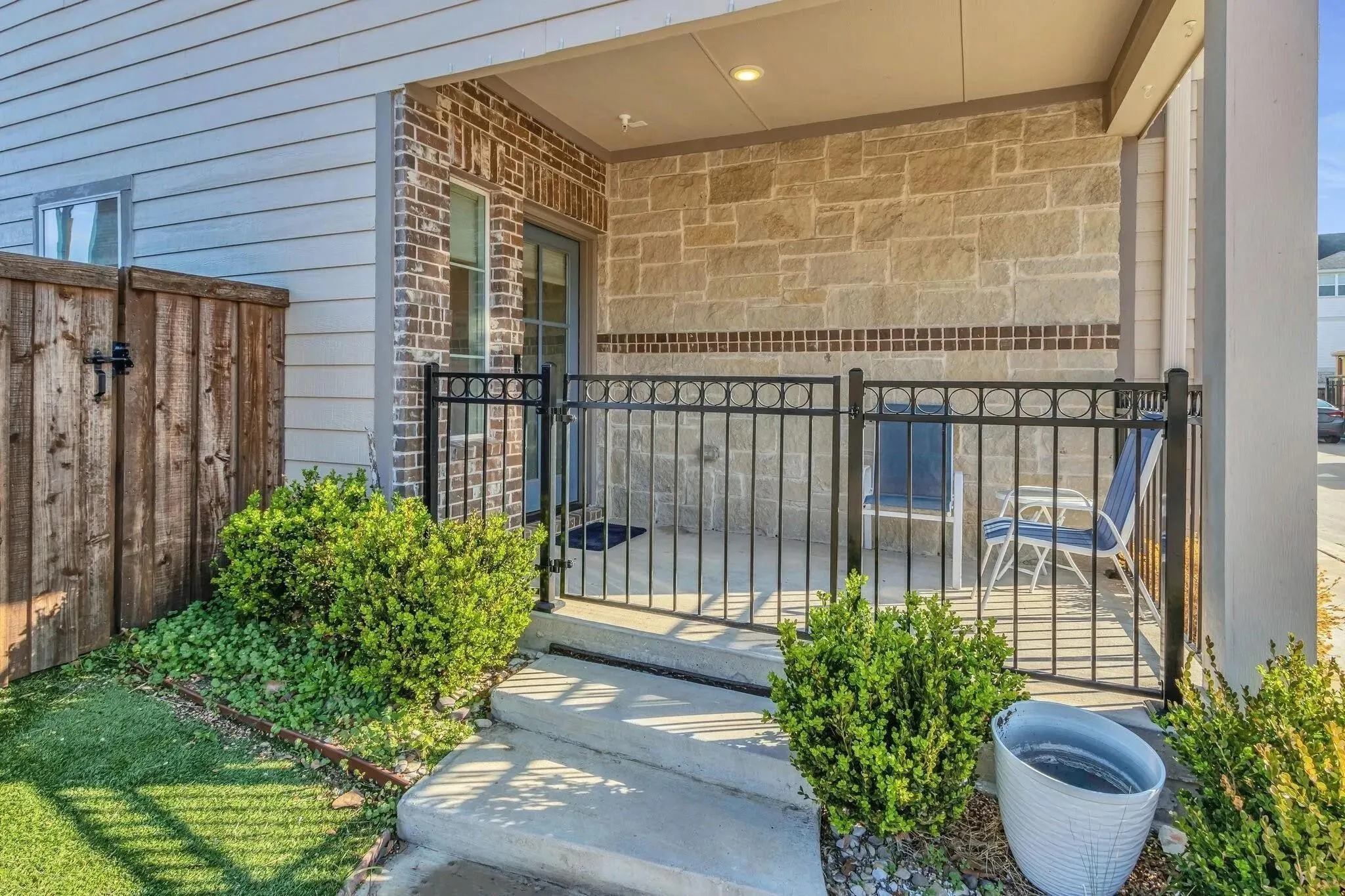 Townhouse For Rent in Denton County , 111 Sumac Street, Lewisville, Texas 75057, 3 Bedroom, 4 Bathroom, 2 Garage spaces, 2,274 Sqft, built in 2018, mls#21386490, Real Estate Agent in Lewisville, Homes For Rent in Denton county, Homes For Rent in Lewisville, Realtor in Lewisville Texas, Real Estate Brokerage Independent Realty Texas, Luminita Cordes Realtor