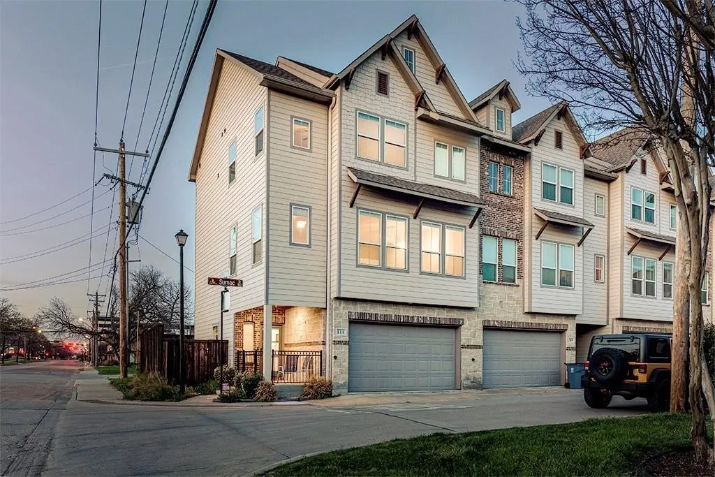 Townhouse For Rent in Denton County , 111 Sumac Street, Lewisville, Texas 75057, 3 Bedroom, 4 Bathroom, 2 Garage spaces, 2,274 Sqft, built in 2018, mls#21386490, Real Estate Agent in Lewisville, Homes For Rent in Denton county, Homes For Rent in Lewisville, Realtor in Lewisville Texas, Real Estate Brokerage Independent Realty Texas, Luminita Cordes Realtor