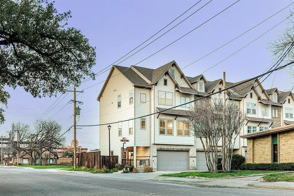 Townhouse For Rent in Denton County , 111 Sumac Street, Lewisville, Texas 75057, 3 Bedroom, 4 Bathroom, 2 Garage spaces, 2,274 Sqft, built in 2018, mls#21386490, Real Estate Agent in Lewisville, Homes For Rent in Denton county, Homes For Rent in Lewisville, Realtor in Lewisville Texas, Real Estate Brokerage Independent Realty Texas, Luminita Cordes Realtor
