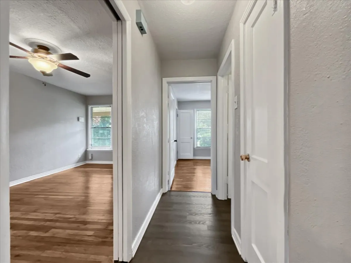 Single Family Residence For Rent in Tarrant County , 4929 Donnelly Avenue, Fort Worth, Texas 76107, 3 Bedroom, 1 Bathroom, Garage spaces, 928 Sqft, built in 1950, mls#21386495, Real Estate Agent in Fort Worth, Homes For Rent in Tarrant county, Homes For Rent in Fort Worth, Realtor in Fort Worth Texas, Real Estate Brokerage Independent Realty Texas, Luminita Cordes Realtor