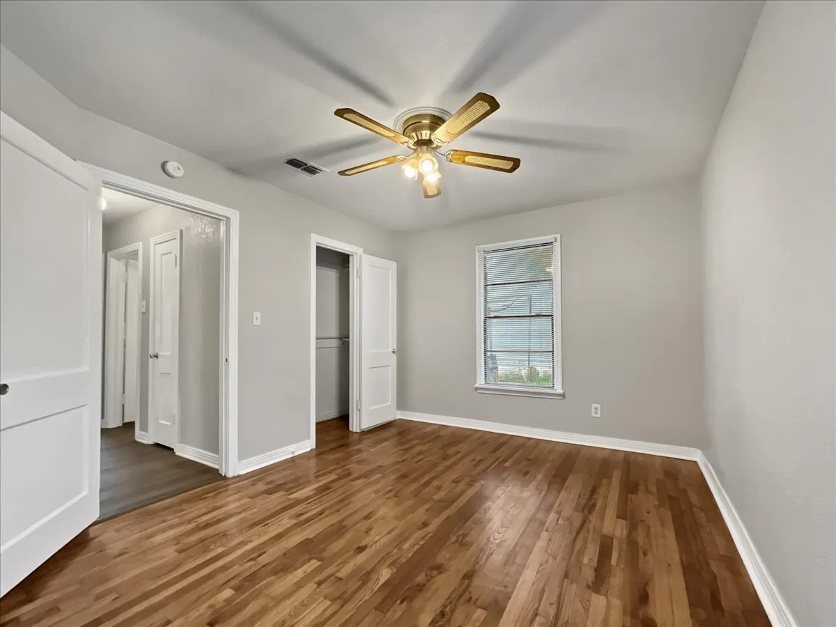 Single Family Residence For Rent in Tarrant County , 4929 Donnelly Avenue, Fort Worth, Texas 76107, 3 Bedroom, 1 Bathroom, Garage spaces, 928 Sqft, built in 1950, mls#21386495, Real Estate Agent in Fort Worth, Homes For Rent in Tarrant county, Homes For Rent in Fort Worth, Realtor in Fort Worth Texas, Real Estate Brokerage Independent Realty Texas, Luminita Cordes Realtor