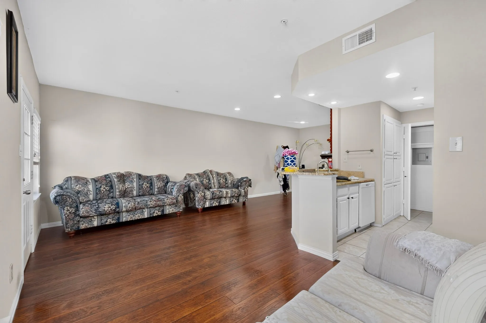Condominium For Rent in Dallas County , 5565 Preston Oaks Road 117, Dallas, Texas 75254, 2 Bedroom, 2 Bathroom, 1 Garage spaces, 1,382 Sqft, built in 1983, mls#21386496, Real Estate Agent in Dallas, Homes For Rent in Dallas county, Homes For Rent in Dallas, Realtor in Dallas Texas, Real Estate Brokerage Independent Realty Texas, Luminita Cordes Realtor