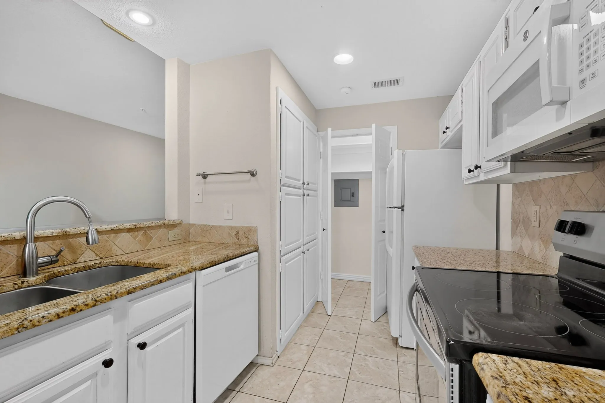 Condominium For Rent in Dallas County , 5565 Preston Oaks Road 117, Dallas, Texas 75254, 2 Bedroom, 2 Bathroom, 1 Garage spaces, 1,382 Sqft, built in 1983, mls#21386496, Real Estate Agent in Dallas, Homes For Rent in Dallas county, Homes For Rent in Dallas, Realtor in Dallas Texas, Real Estate Brokerage Independent Realty Texas, Luminita Cordes Realtor