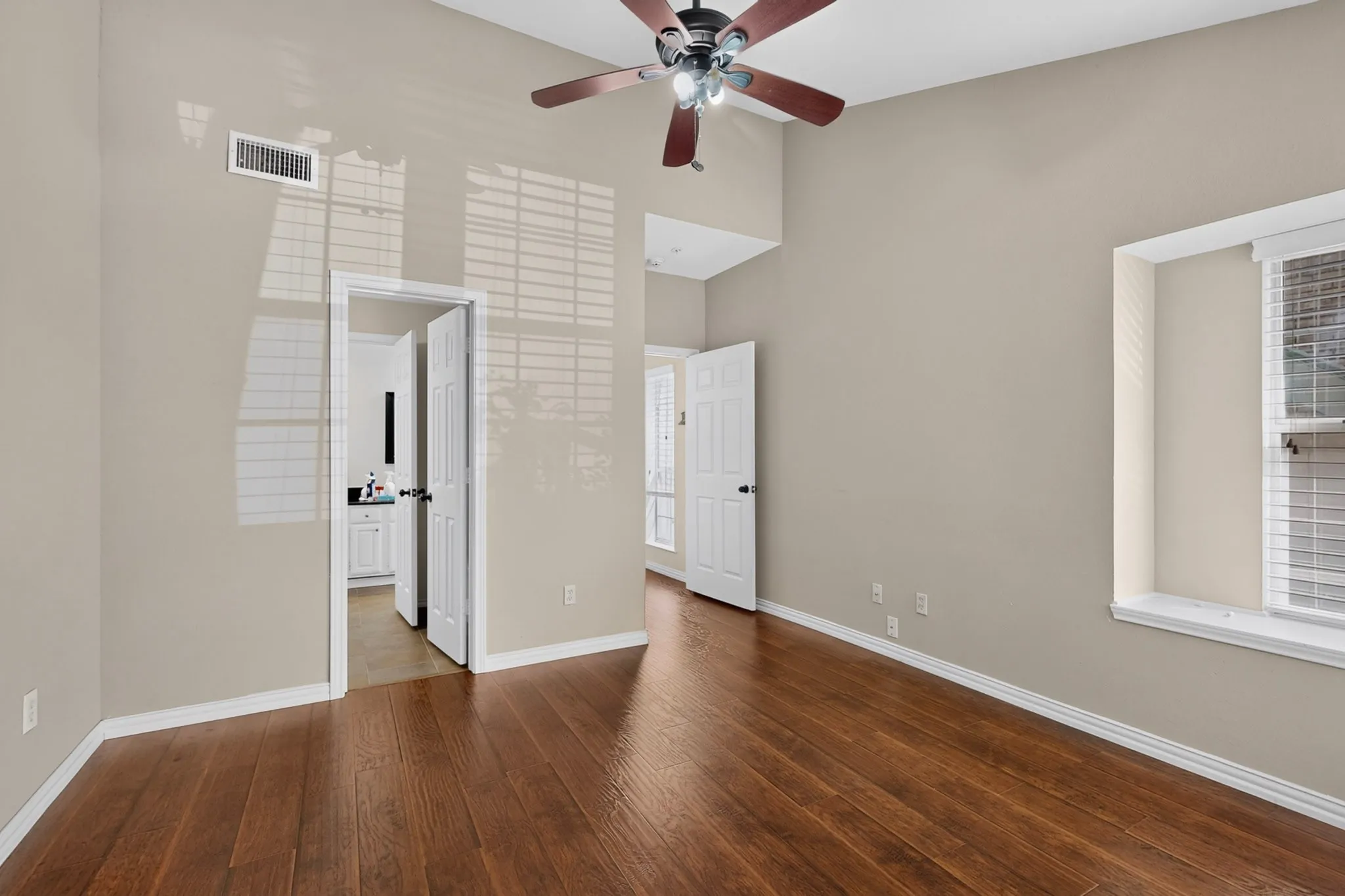 Condominium For Rent in Dallas County , 5565 Preston Oaks Road 117, Dallas, Texas 75254, 2 Bedroom, 2 Bathroom, 1 Garage spaces, 1,382 Sqft, built in 1983, mls#21386496, Real Estate Agent in Dallas, Homes For Rent in Dallas county, Homes For Rent in Dallas, Realtor in Dallas Texas, Real Estate Brokerage Independent Realty Texas, Luminita Cordes Realtor