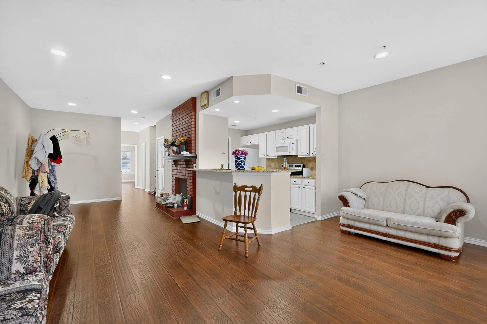 Condominium For Rent in Dallas County , 5565 Preston Oaks Road 117, Dallas, Texas 75254, 2 Bedroom, 2 Bathroom, 1 Garage spaces, 1,382 Sqft, built in 1983, mls#21386496, Real Estate Agent in Dallas, Homes For Rent in Dallas county, Homes For Rent in Dallas, Realtor in Dallas Texas, Real Estate Brokerage Independent Realty Texas, Luminita Cordes Realtor