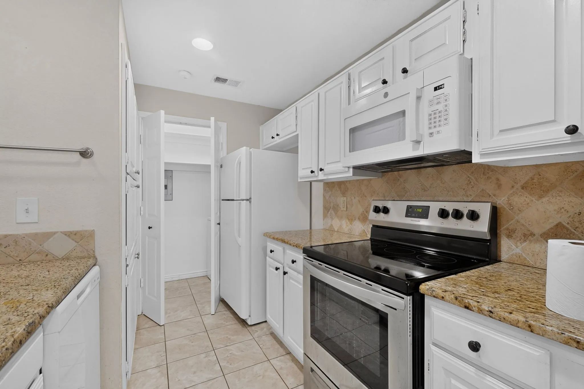 Condominium For Rent in Dallas County , 5565 Preston Oaks Road 117, Dallas, Texas 75254, 2 Bedroom, 2 Bathroom, 1 Garage spaces, 1,382 Sqft, built in 1983, mls#21386496, Real Estate Agent in Dallas, Homes For Rent in Dallas county, Homes For Rent in Dallas, Realtor in Dallas Texas, Real Estate Brokerage Independent Realty Texas, Luminita Cordes Realtor