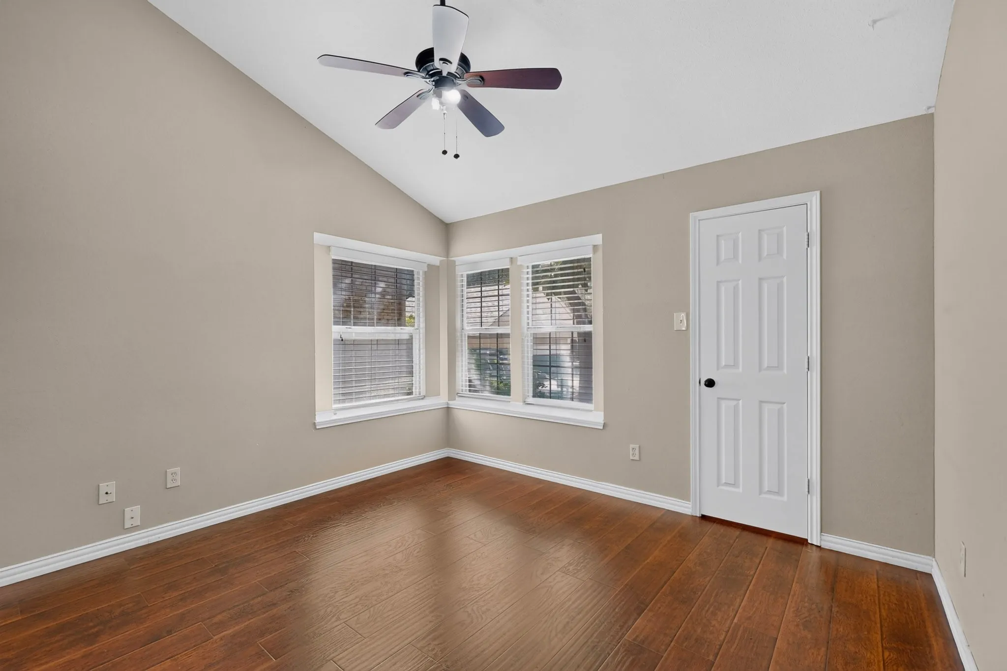 Condominium For Rent in Dallas County , 5565 Preston Oaks Road 117, Dallas, Texas 75254, 2 Bedroom, 2 Bathroom, 1 Garage spaces, 1,382 Sqft, built in 1983, mls#21386496, Real Estate Agent in Dallas, Homes For Rent in Dallas county, Homes For Rent in Dallas, Realtor in Dallas Texas, Real Estate Brokerage Independent Realty Texas, Luminita Cordes Realtor