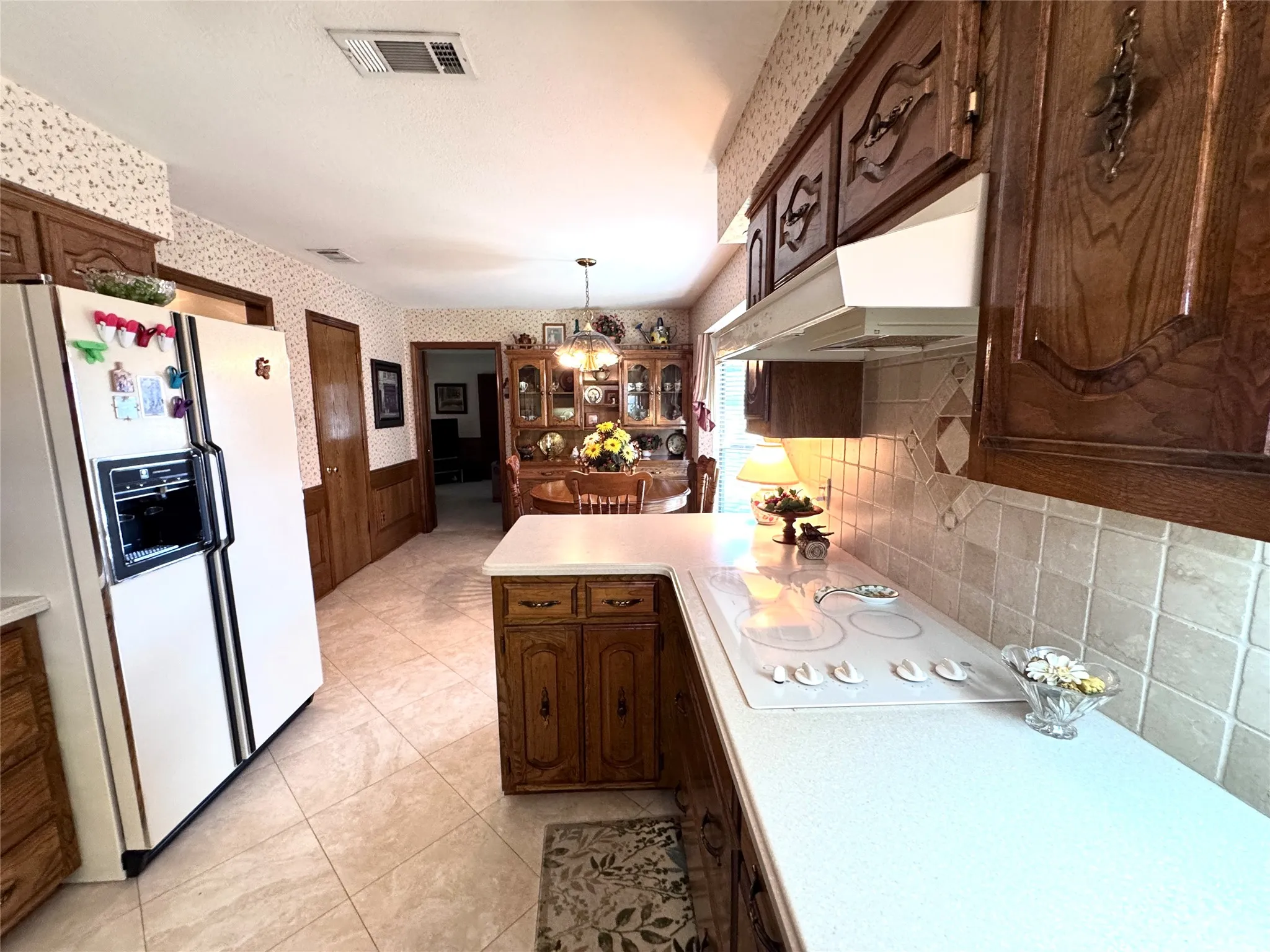 Single Family Residence For Sale in Dallas County , 4908 Country Club Drive, Mesquite, Texas 75150, 3 Bedroom, 3 Bathroom, 2 Garage spaces, 2,454 Sqft, built in 1984, mls#21385965, Real Estate Agent in Mesquite, Homes For Sale in Dallas county, Homes For Sale in Mesquite, Realtor in Mesquite Texas, Real Estate Brokerage Independent Realty Texas, Luminita Cordes Realtor