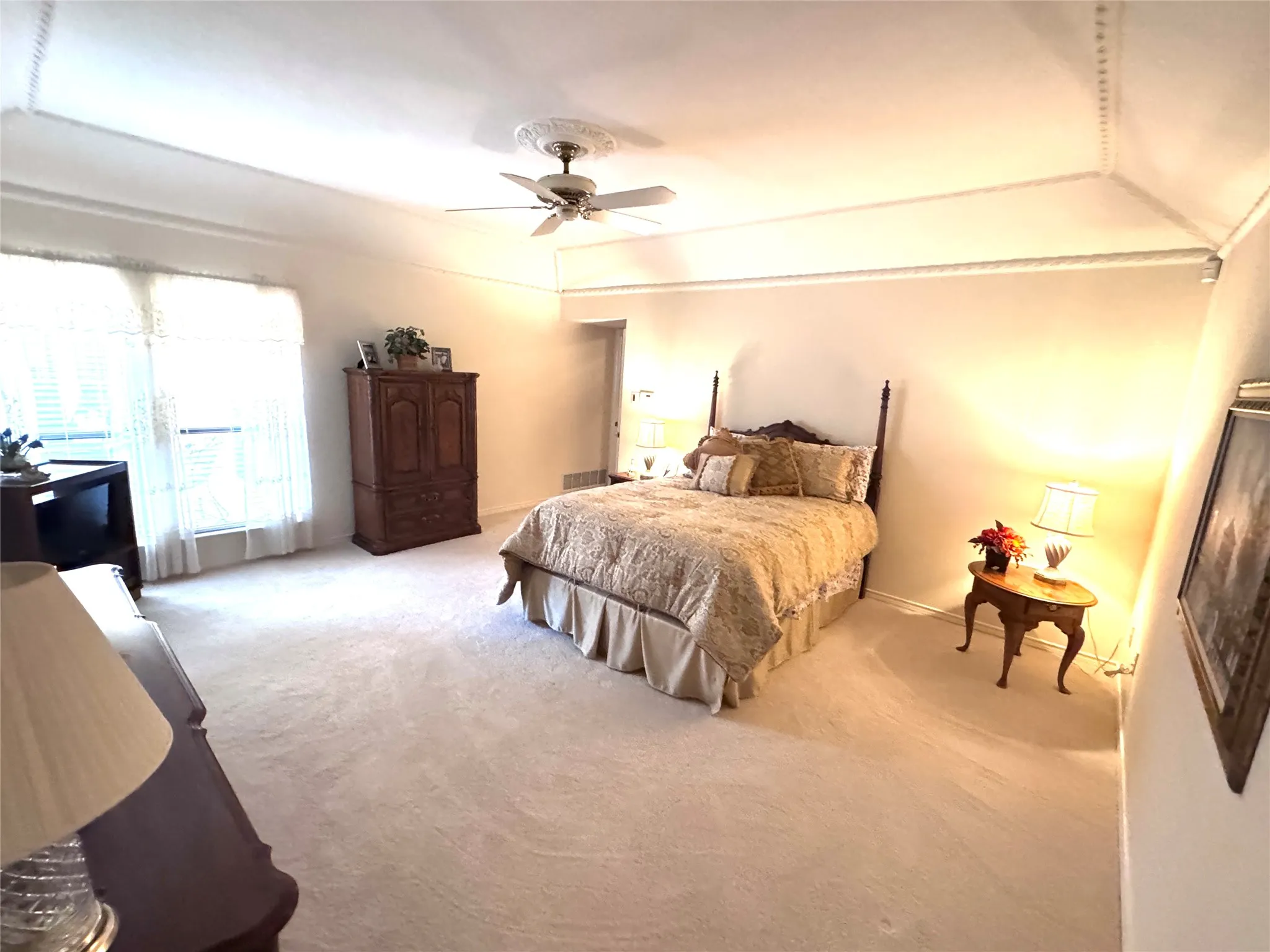 Single Family Residence For Sale in Dallas County , 4908 Country Club Drive, Mesquite, Texas 75150, 3 Bedroom, 3 Bathroom, 2 Garage spaces, 2,454 Sqft, built in 1984, mls#21385965, Real Estate Agent in Mesquite, Homes For Sale in Dallas county, Homes For Sale in Mesquite, Realtor in Mesquite Texas, Real Estate Brokerage Independent Realty Texas, Luminita Cordes Realtor