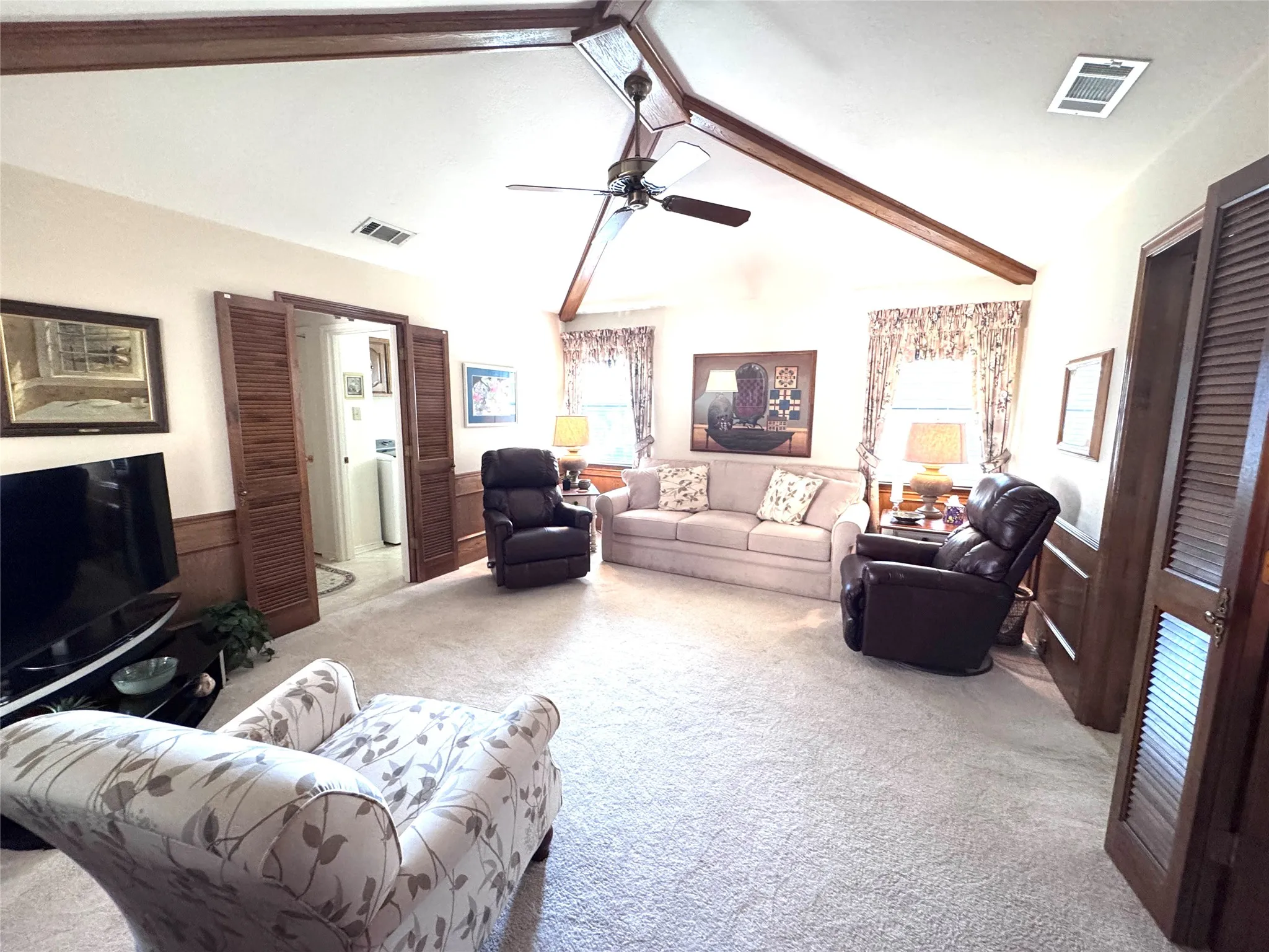 Single Family Residence For Sale in Dallas County , 4908 Country Club Drive, Mesquite, Texas 75150, 3 Bedroom, 3 Bathroom, 2 Garage spaces, 2,454 Sqft, built in 1984, mls#21385965, Real Estate Agent in Mesquite, Homes For Sale in Dallas county, Homes For Sale in Mesquite, Realtor in Mesquite Texas, Real Estate Brokerage Independent Realty Texas, Luminita Cordes Realtor