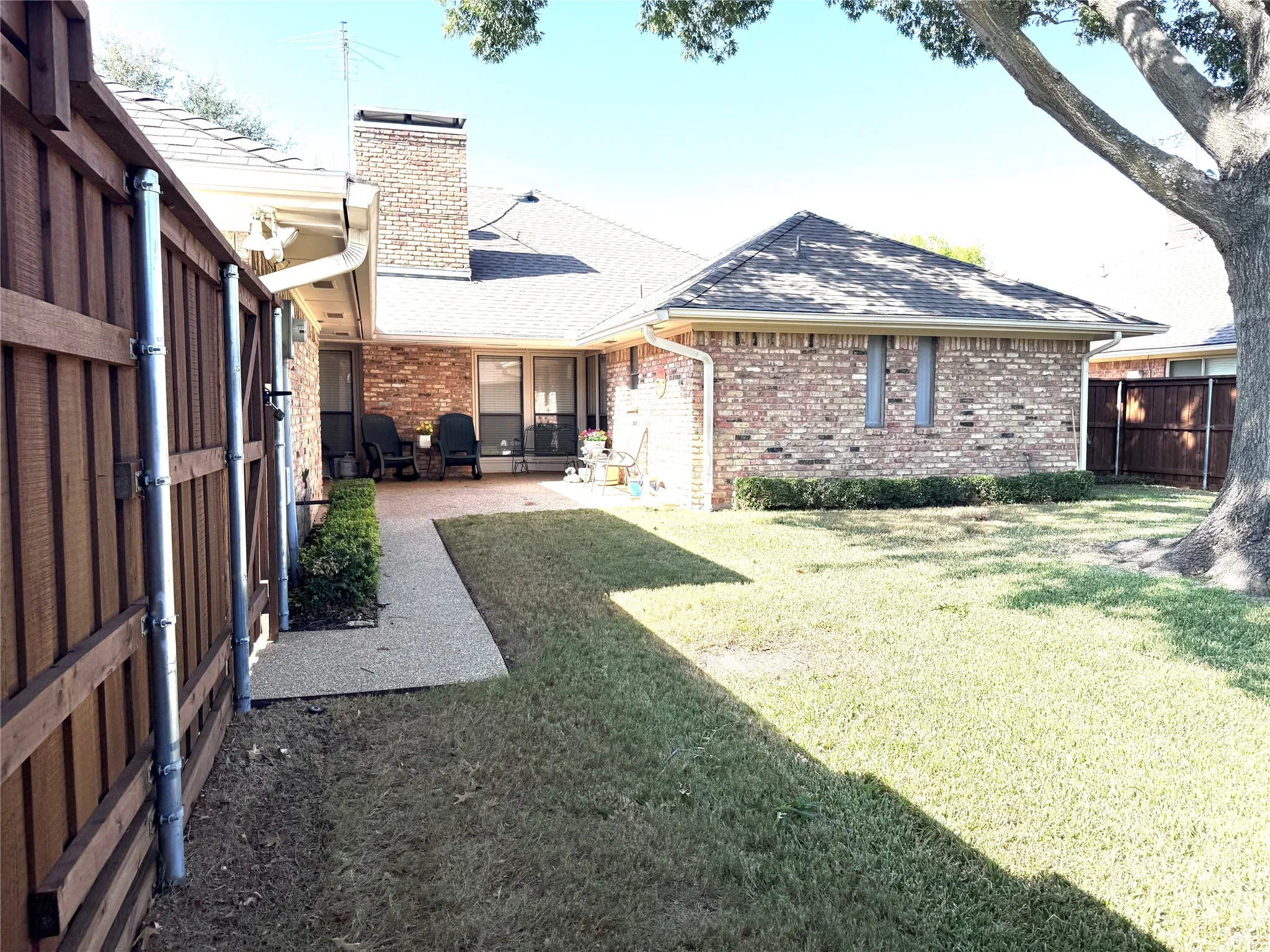 Single Family Residence For Sale in Dallas County , 4908 Country Club Drive, Mesquite, Texas 75150, 3 Bedroom, 3 Bathroom, 2 Garage spaces, 2,454 Sqft, built in 1984, mls#21385965, Real Estate Agent in Mesquite, Homes For Sale in Dallas county, Homes For Sale in Mesquite, Realtor in Mesquite Texas, Real Estate Brokerage Independent Realty Texas, Luminita Cordes Realtor