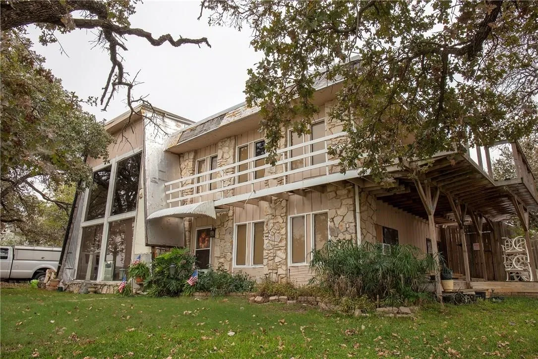 Single Family Residence For Sale in Denton County , 3990 W Eldorado Parkway, Little Elm, Texas 75068, 3 Bedroom, 2 Bathroom, Garage spaces, 2,312 Sqft, built in 1972, mls#21386510, Real Estate Agent in Little Elm, Homes For Sale in Denton county, Homes For Sale in Little Elm, Realtor in Little Elm Texas, Real Estate Brokerage Independent Realty Texas, Luminita Cordes Realtor