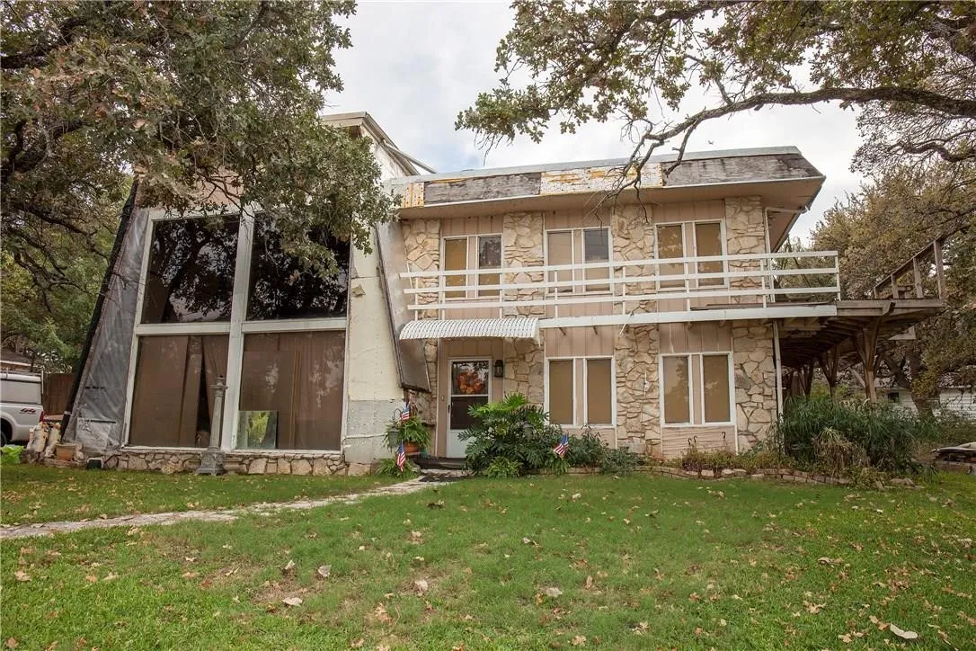 Single Family Residence For Sale in Denton County , 3990 W Eldorado Parkway, Little Elm, Texas 75068, 3 Bedroom, 2 Bathroom, Garage spaces, 2,312 Sqft, built in 1972, mls#21386510, Real Estate Agent in Little Elm, Homes For Sale in Denton county, Homes For Sale in Little Elm, Realtor in Little Elm Texas, Real Estate Brokerage Independent Realty Texas, Luminita Cordes Realtor