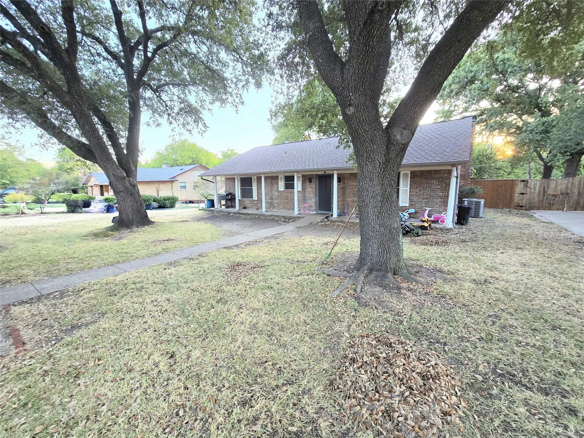 Single Family Residence For Sale in Ellis County , 113 S Valley Street, Red Oak, Texas 75154, 3 Bedroom, 2 Bathroom, 2 Garage spaces, 1,708 Sqft, built in 1968, mls#21384931, Real Estate Agent in Red Oak, Homes For Sale in Ellis county, Homes For Sale in Red Oak, Realtor in Red Oak Texas, Real Estate Brokerage Independent Realty Texas, Luminita Cordes Realtor